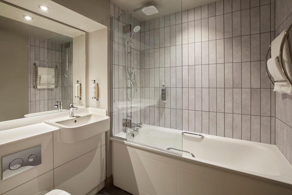Premier Inn London Heathrow Airport Bath Road