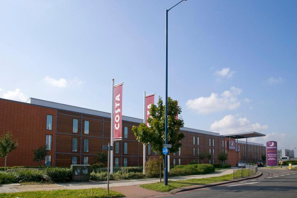 Premier Inn London Heathrow Airport Bath Road