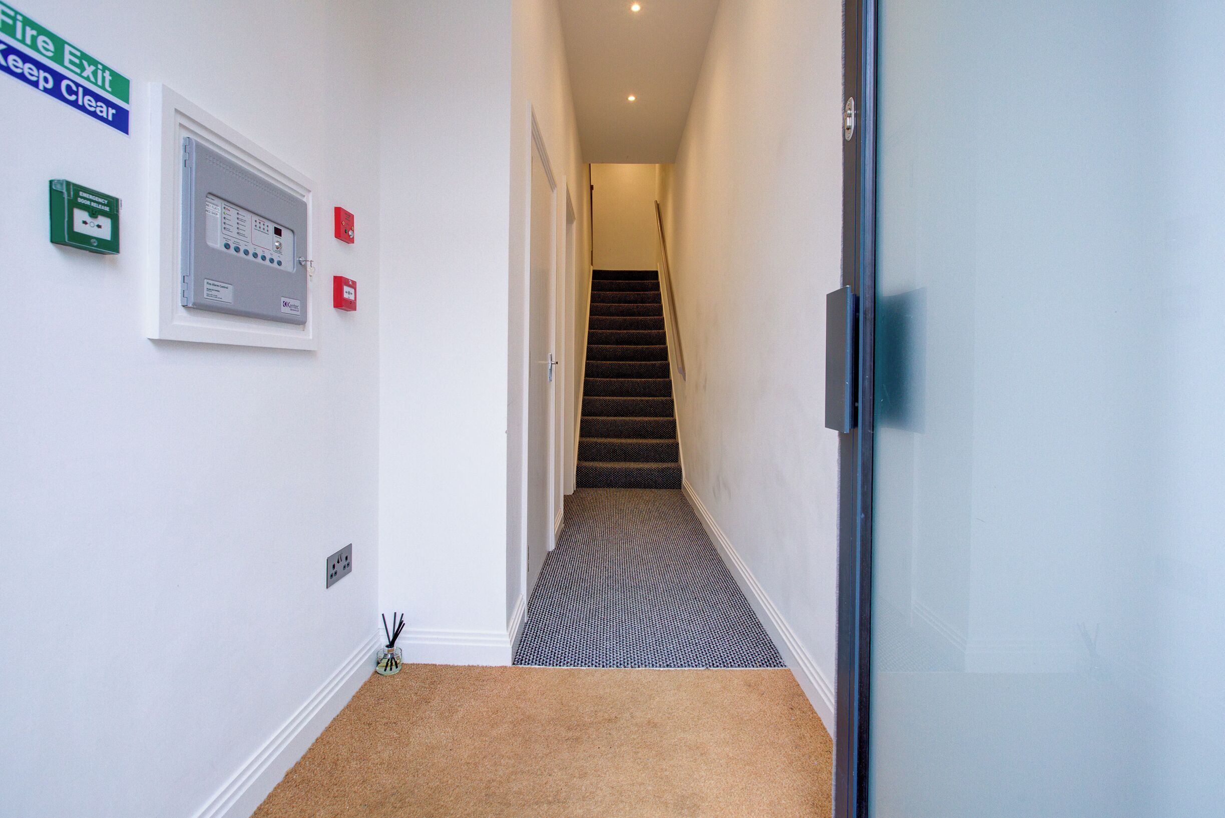 Hybrid Resi - Fulham Hybrid Resi - Fulham