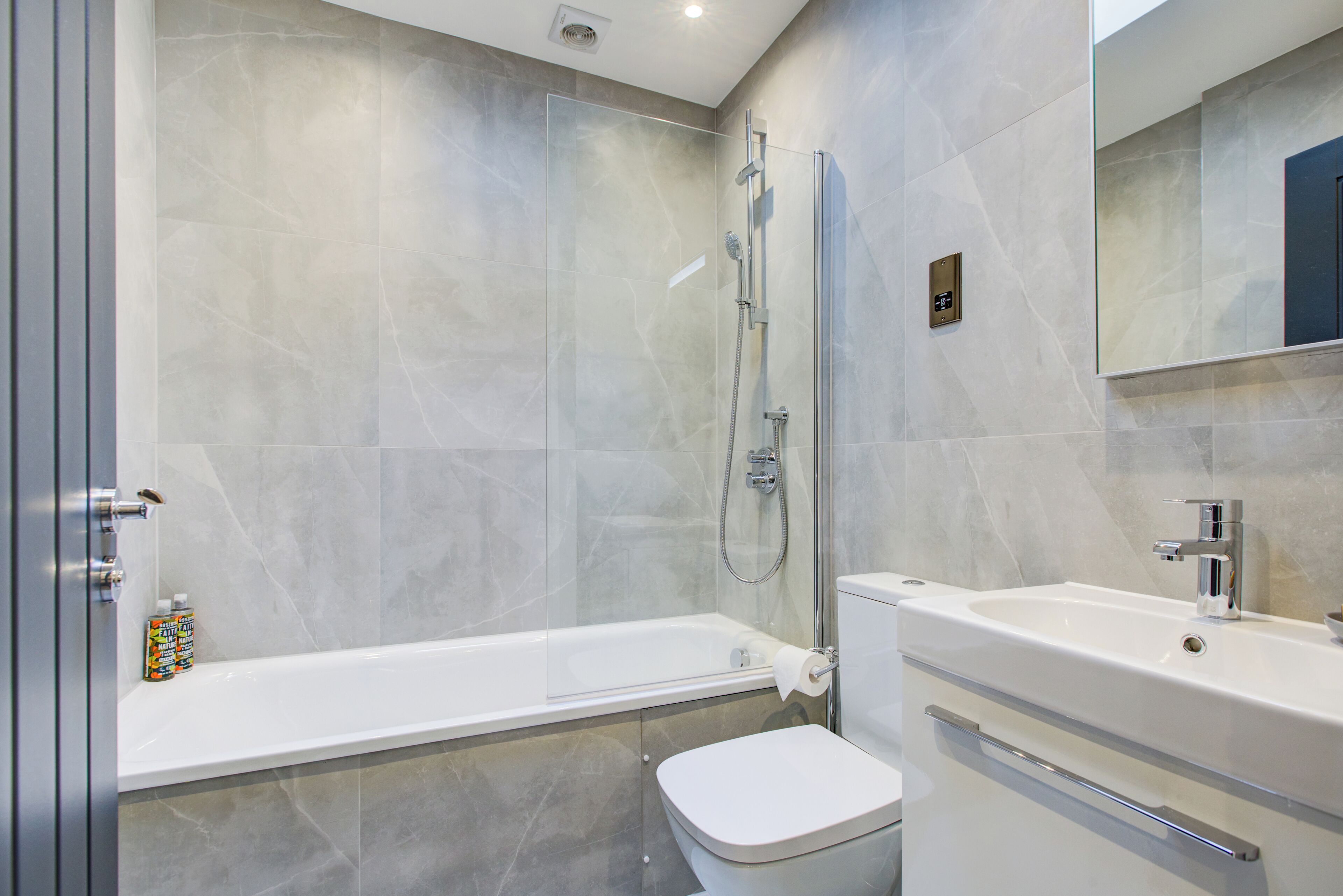 Hybrid Resi - Fulham Hybrid Resi - Fulham