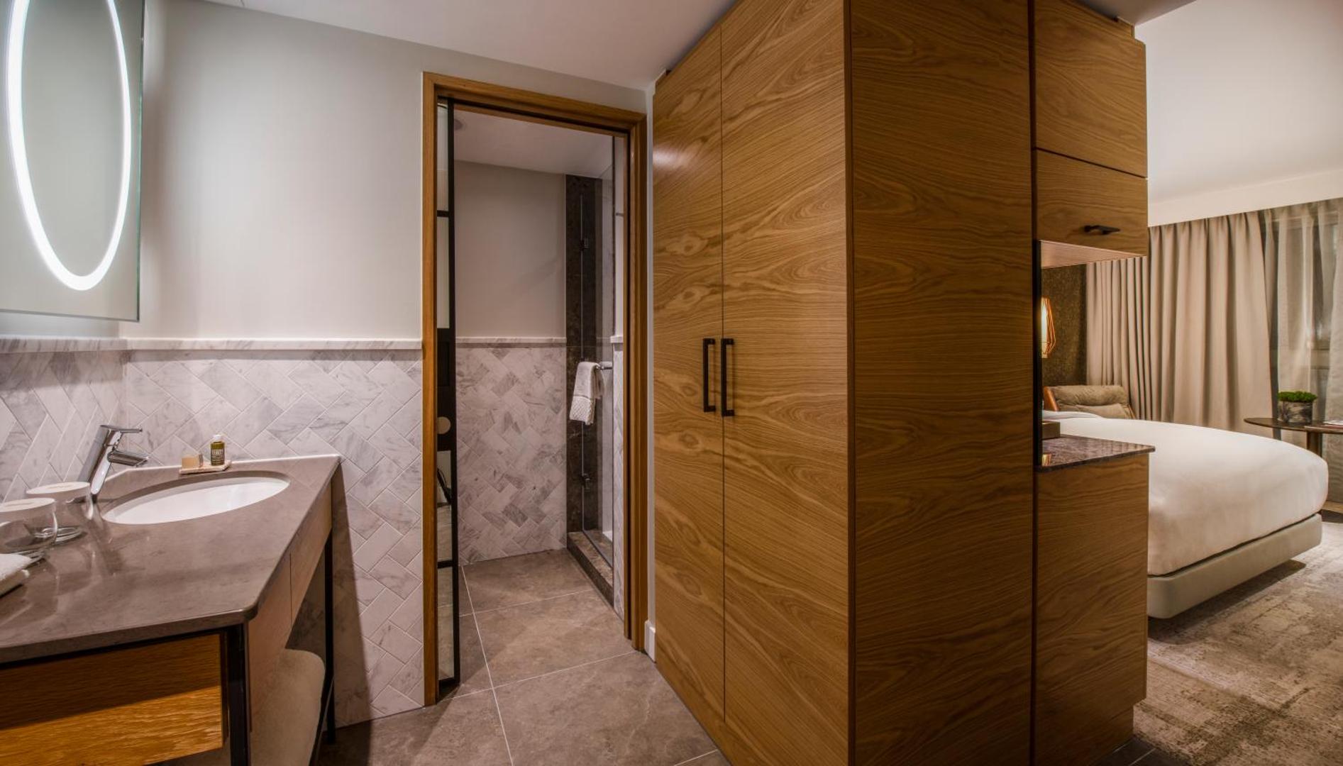 Lincoln Plaza London, Curio Collection by Hilton Lincoln Plaza London, Curio Collection by Hilton