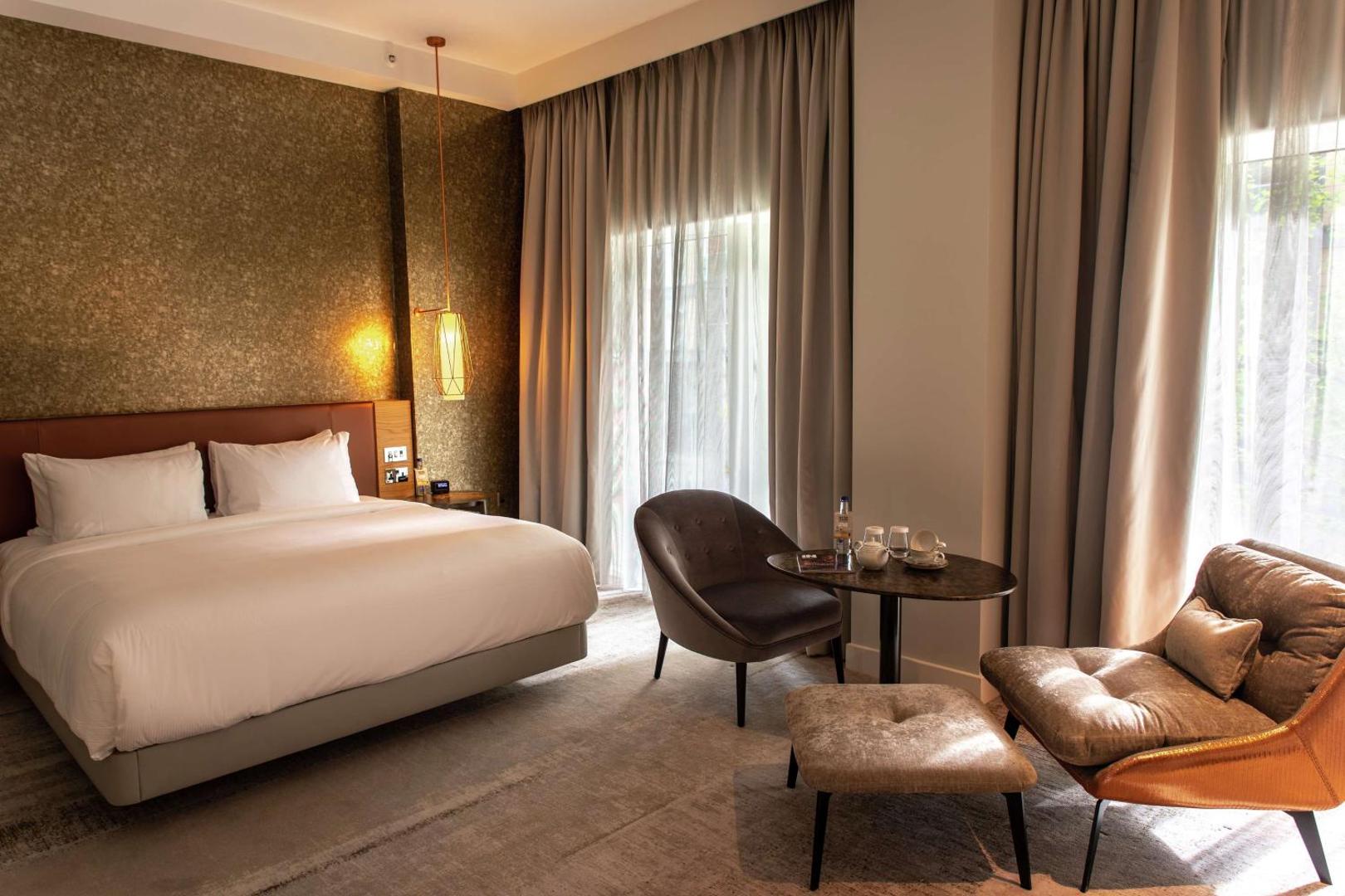 Lincoln Plaza London, Curio Collection by Hilton Lincoln Plaza London, Curio Collection by Hilton