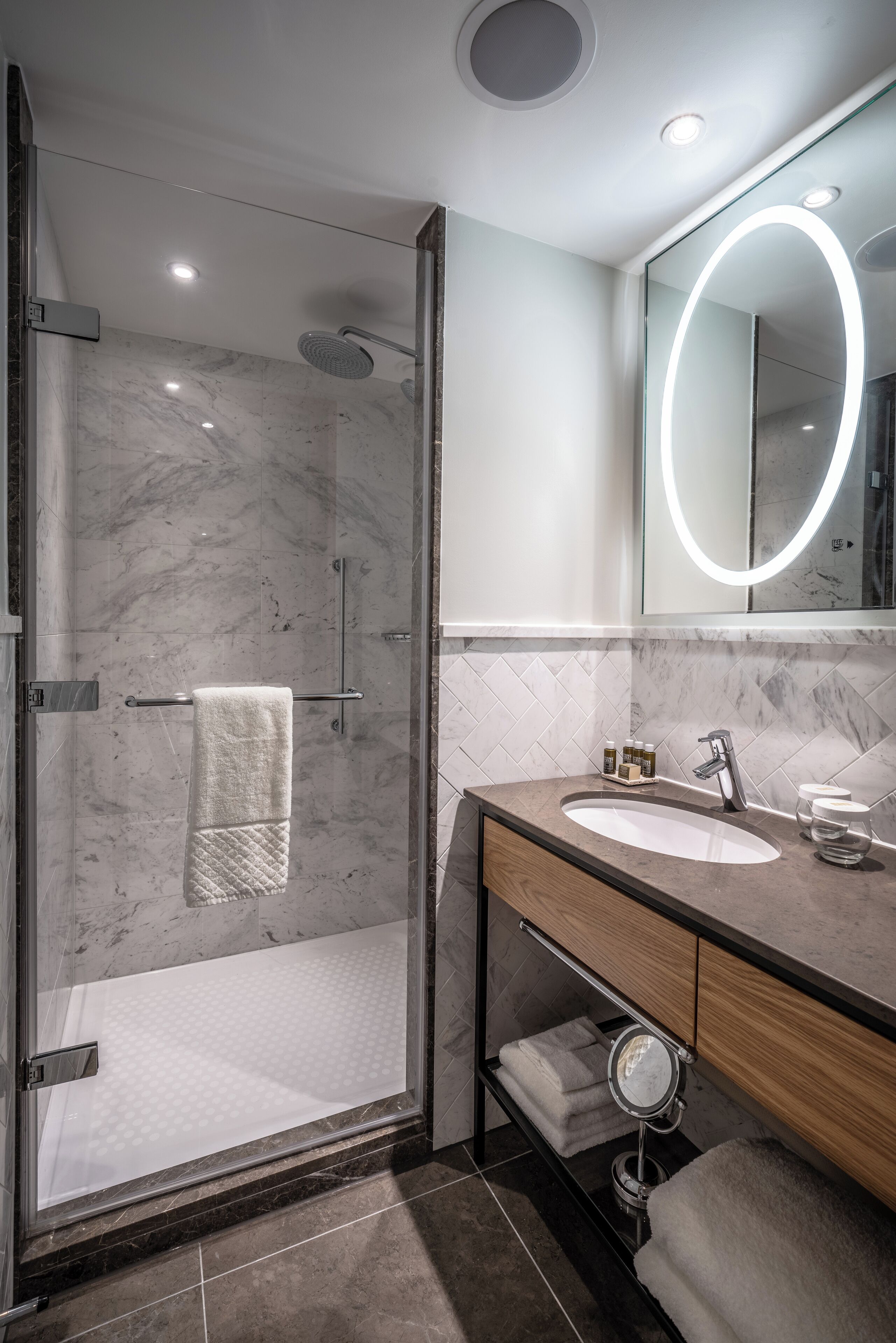 Lincoln Plaza London, Curio Collection by Hilton Lincoln Plaza London, Curio Collection by Hilton