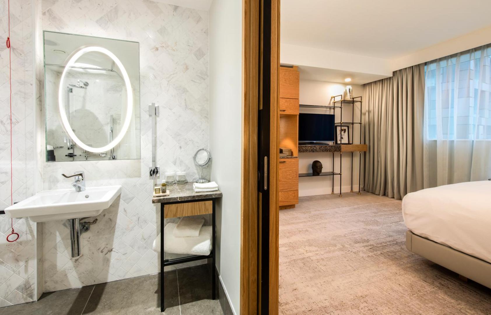 Lincoln Plaza London, Curio Collection by Hilton Lincoln Plaza London, Curio Collection by Hilton