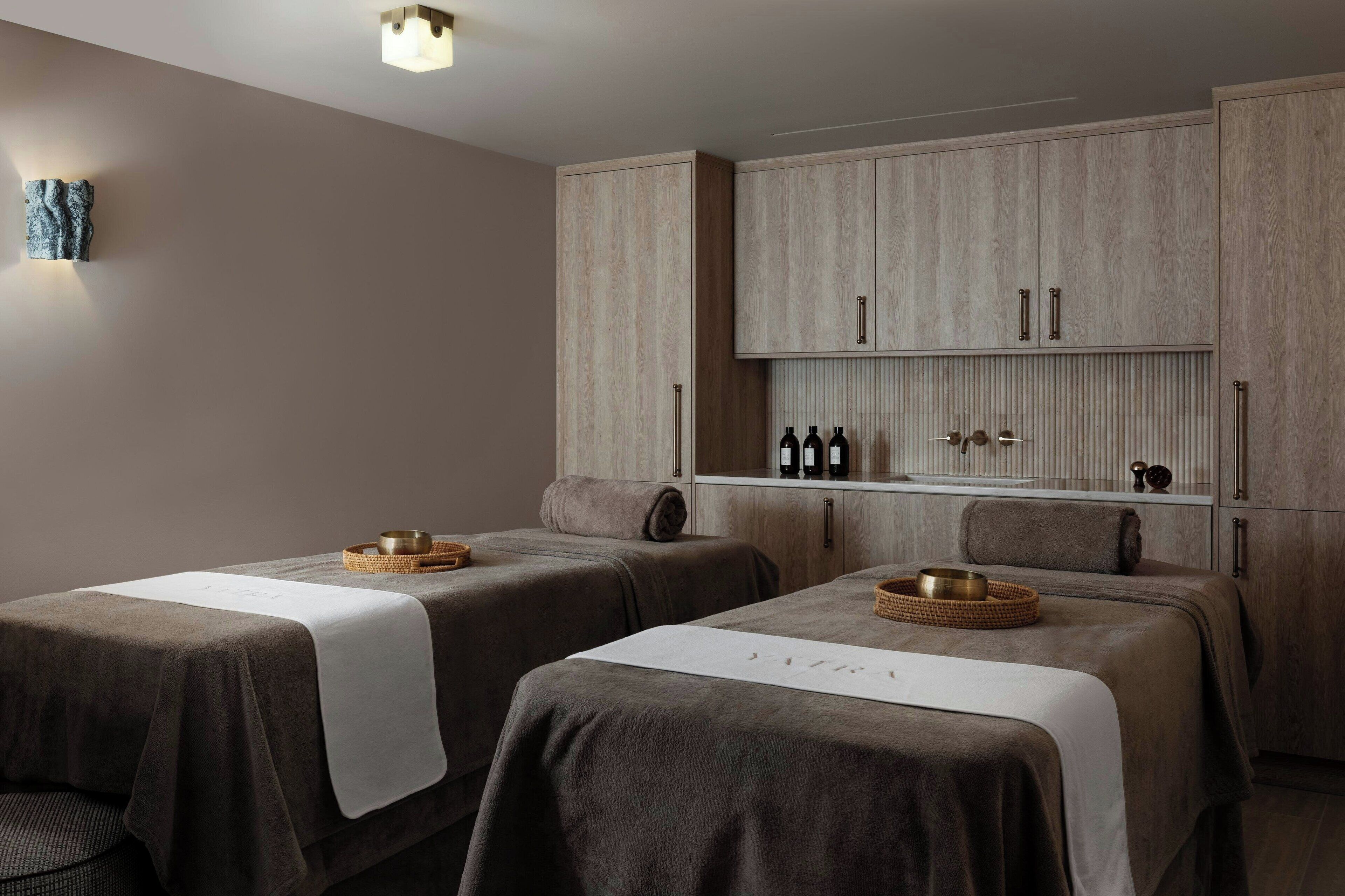 Montcalm Mayfair Autograph Collection Montcalm Mayfair Autograph Collection