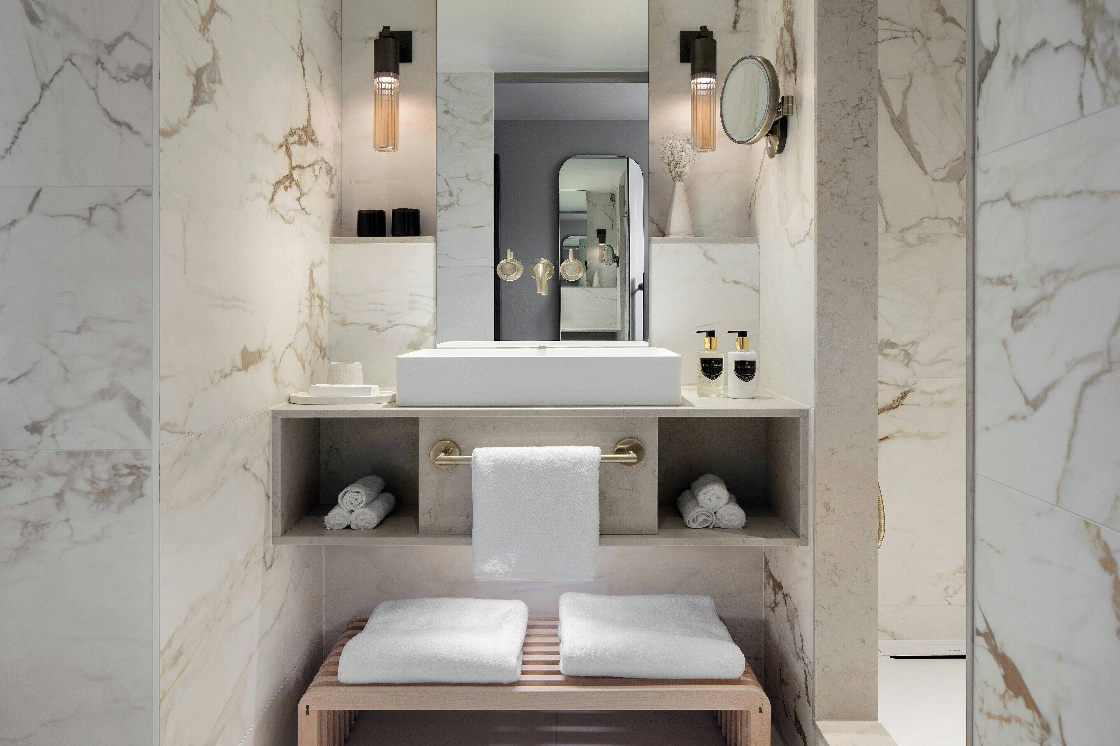 Montcalm Mayfair Autograph Collection Montcalm Mayfair Autograph Collection