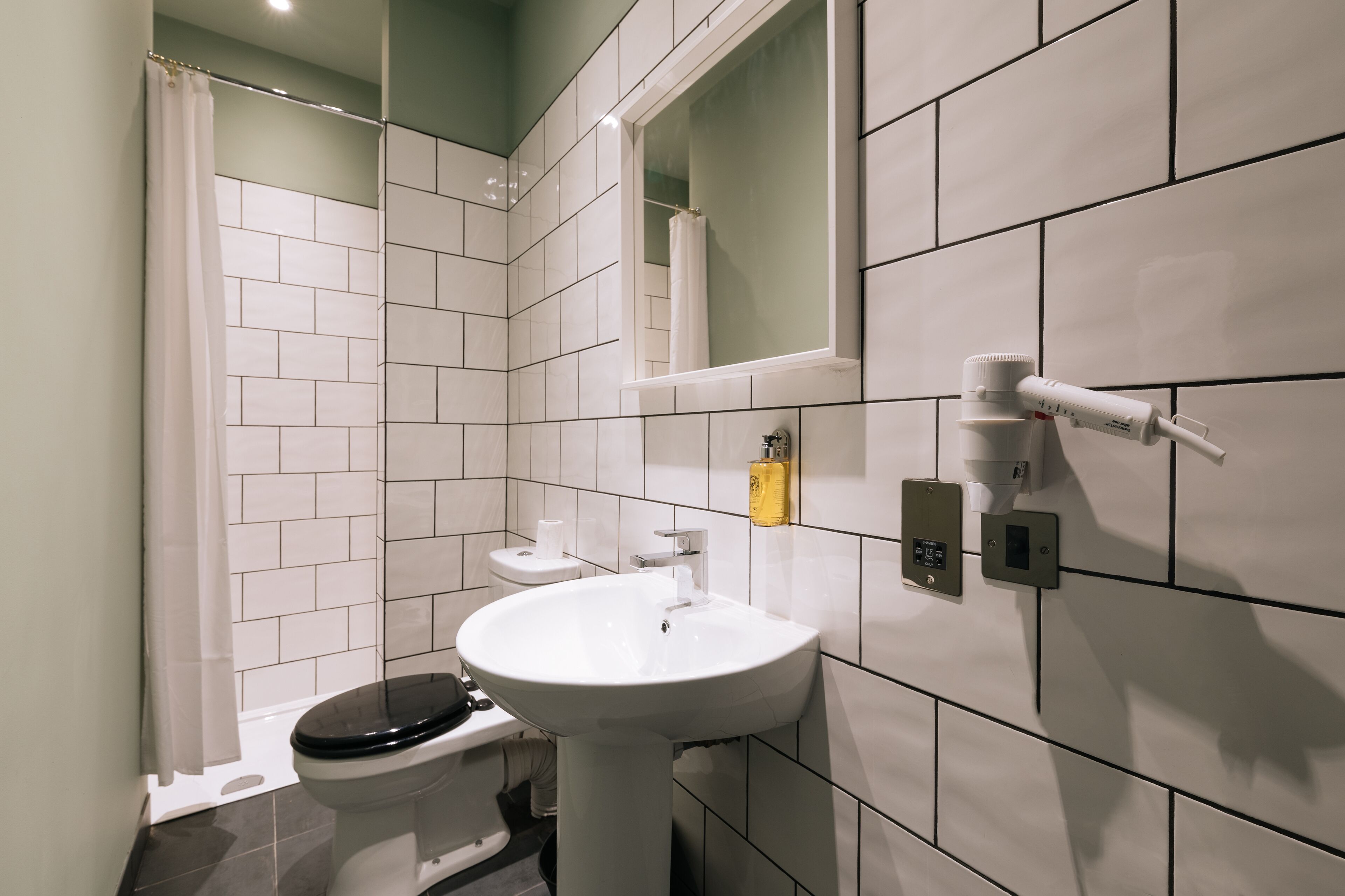 The Warwick by Aura Collection The Warwick by Aura Collection