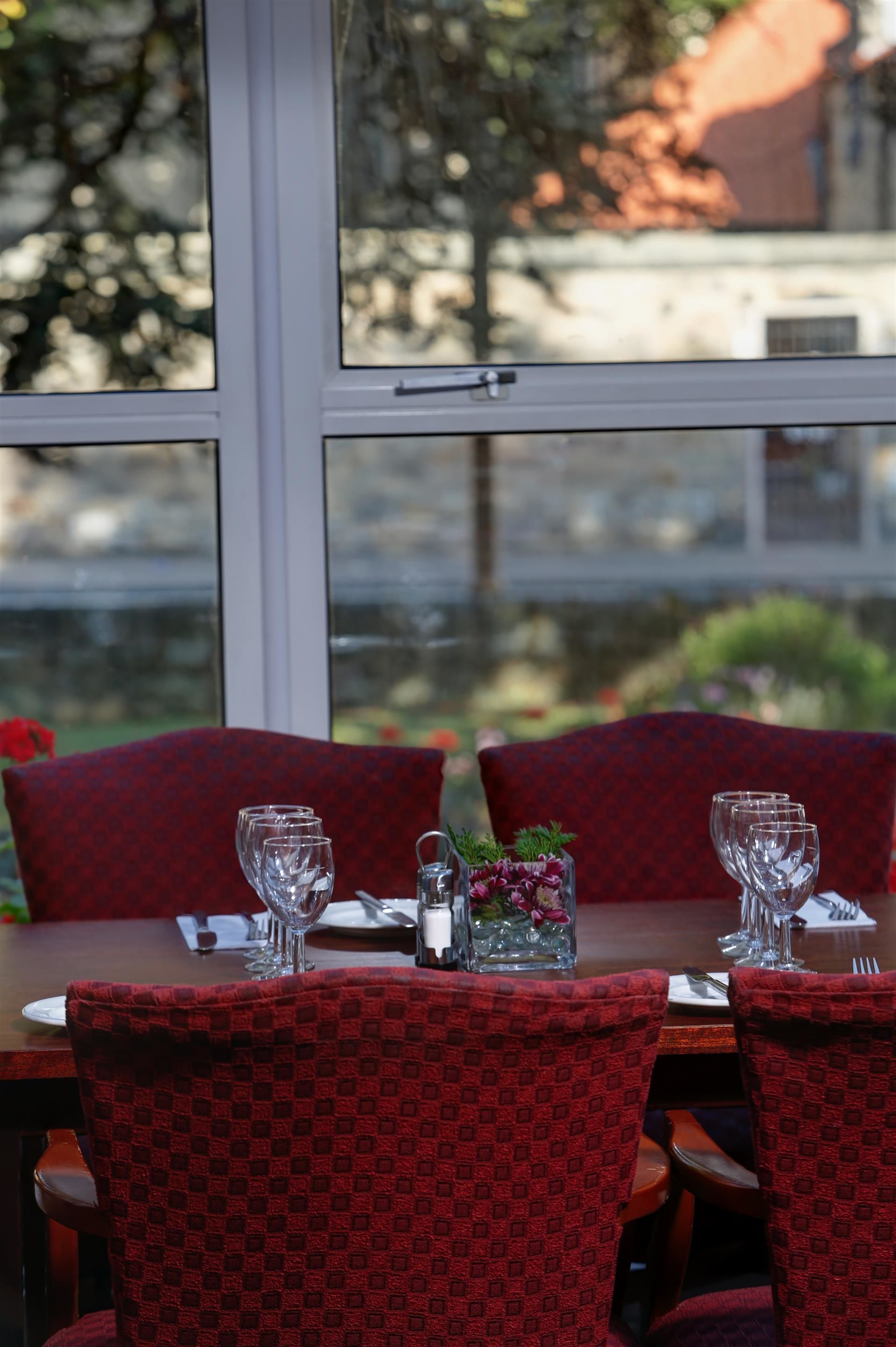 Best Western Kings Manor Hotel