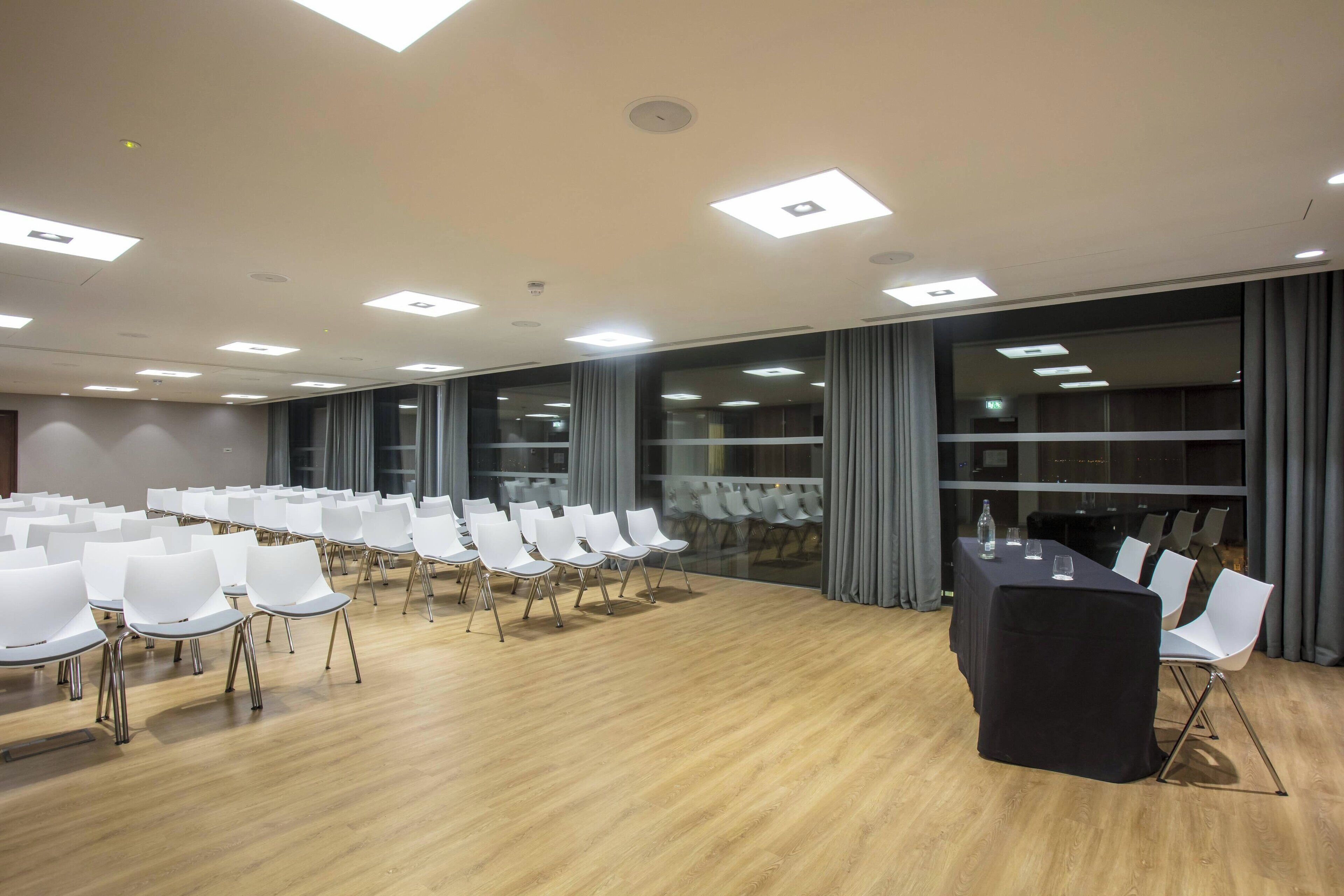 Courtyard Edinburgh West