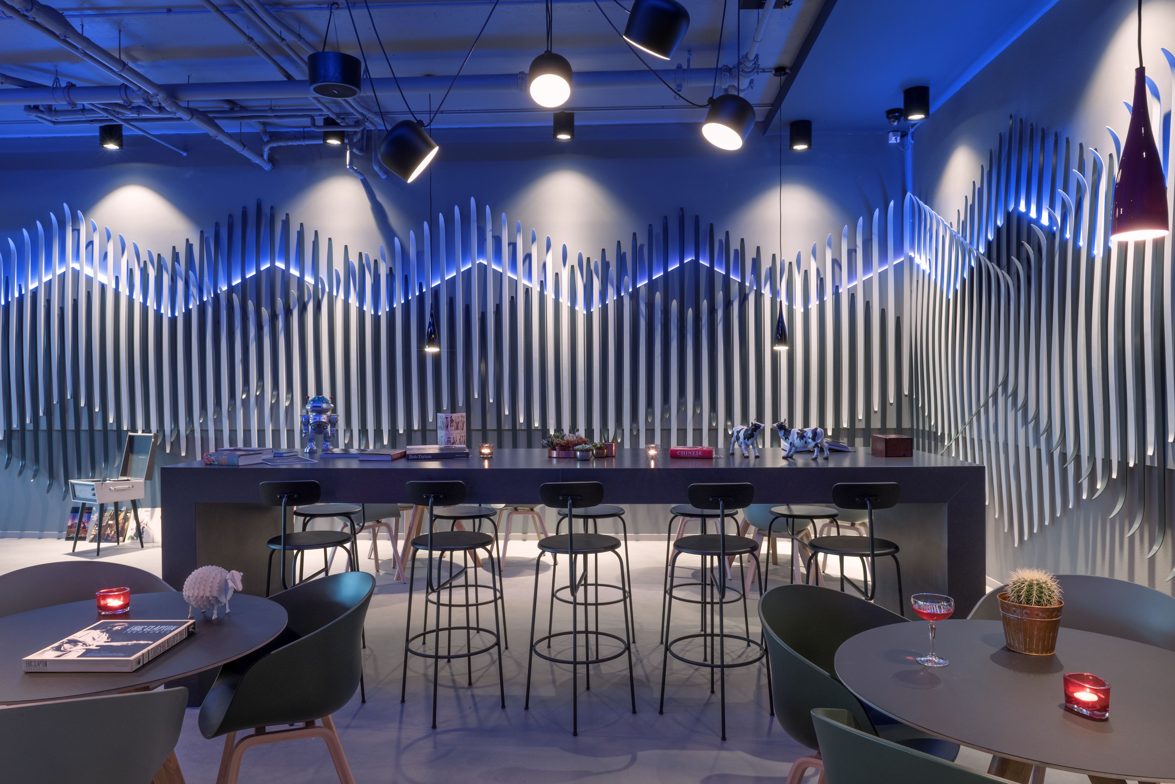 Moxy Edinburgh Airport