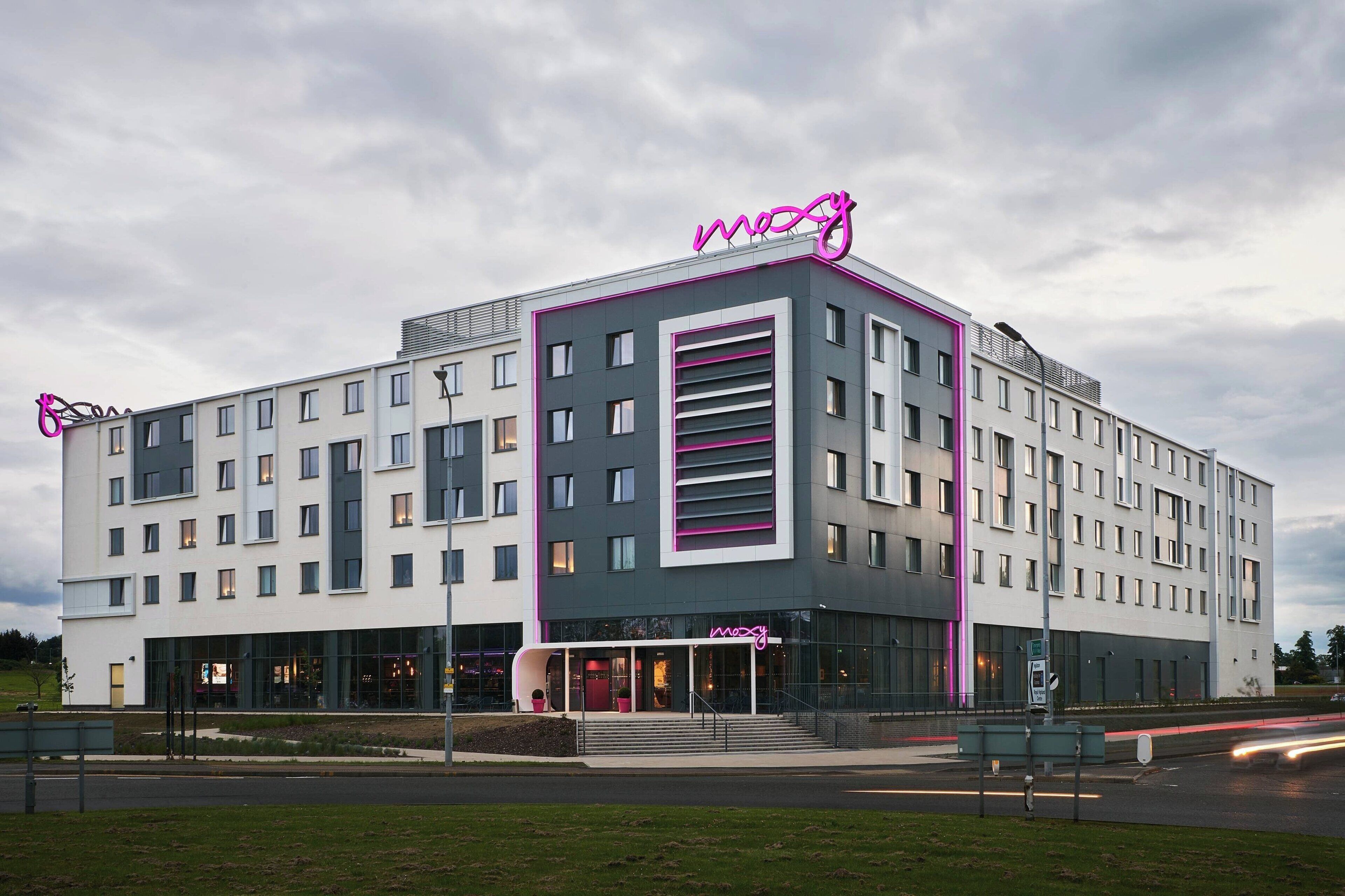 Moxy Edinburgh Airport