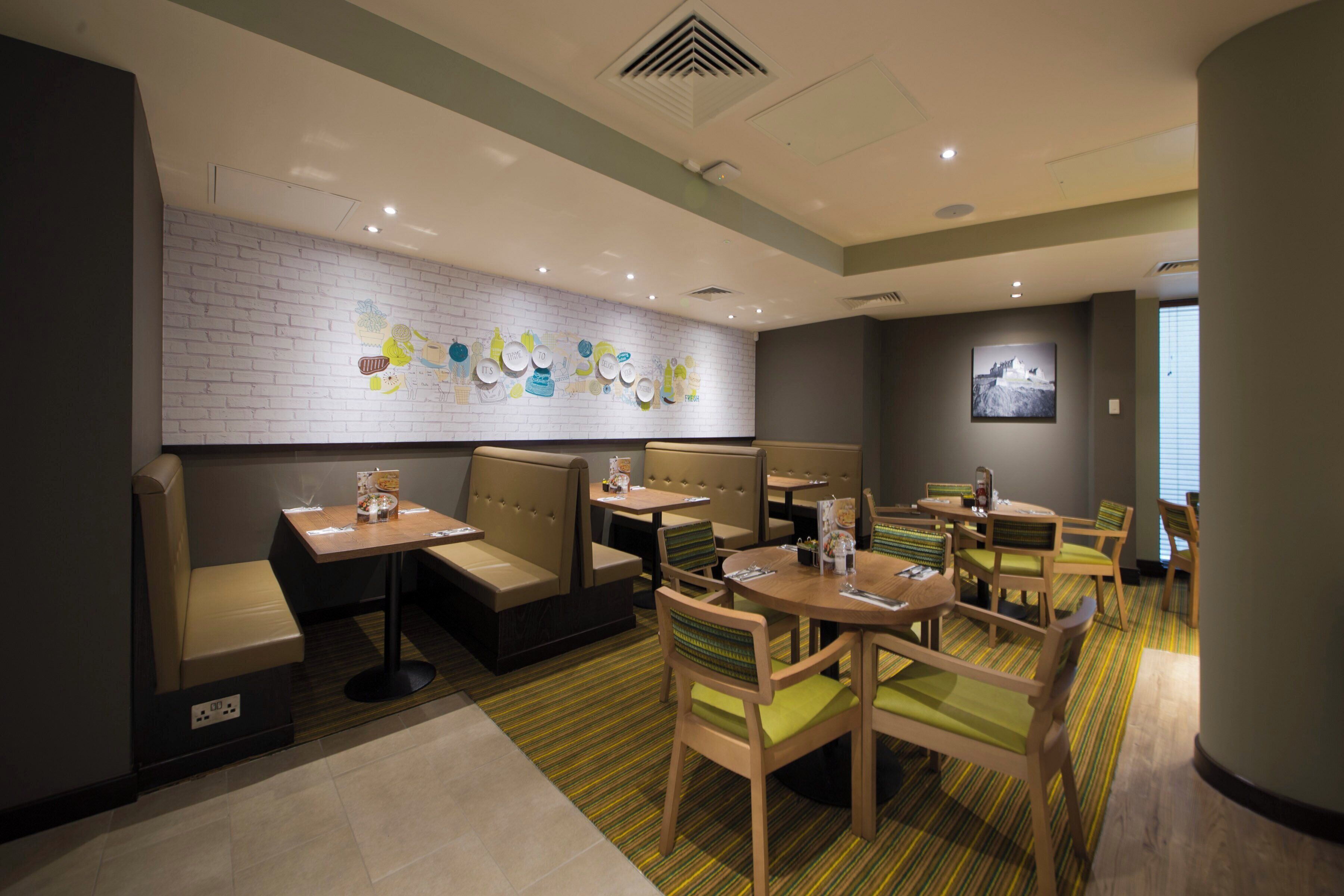 Premier Inn Edinburgh City Centre Royal Mile Premier Inn Edinburgh City Centre Royal Mile