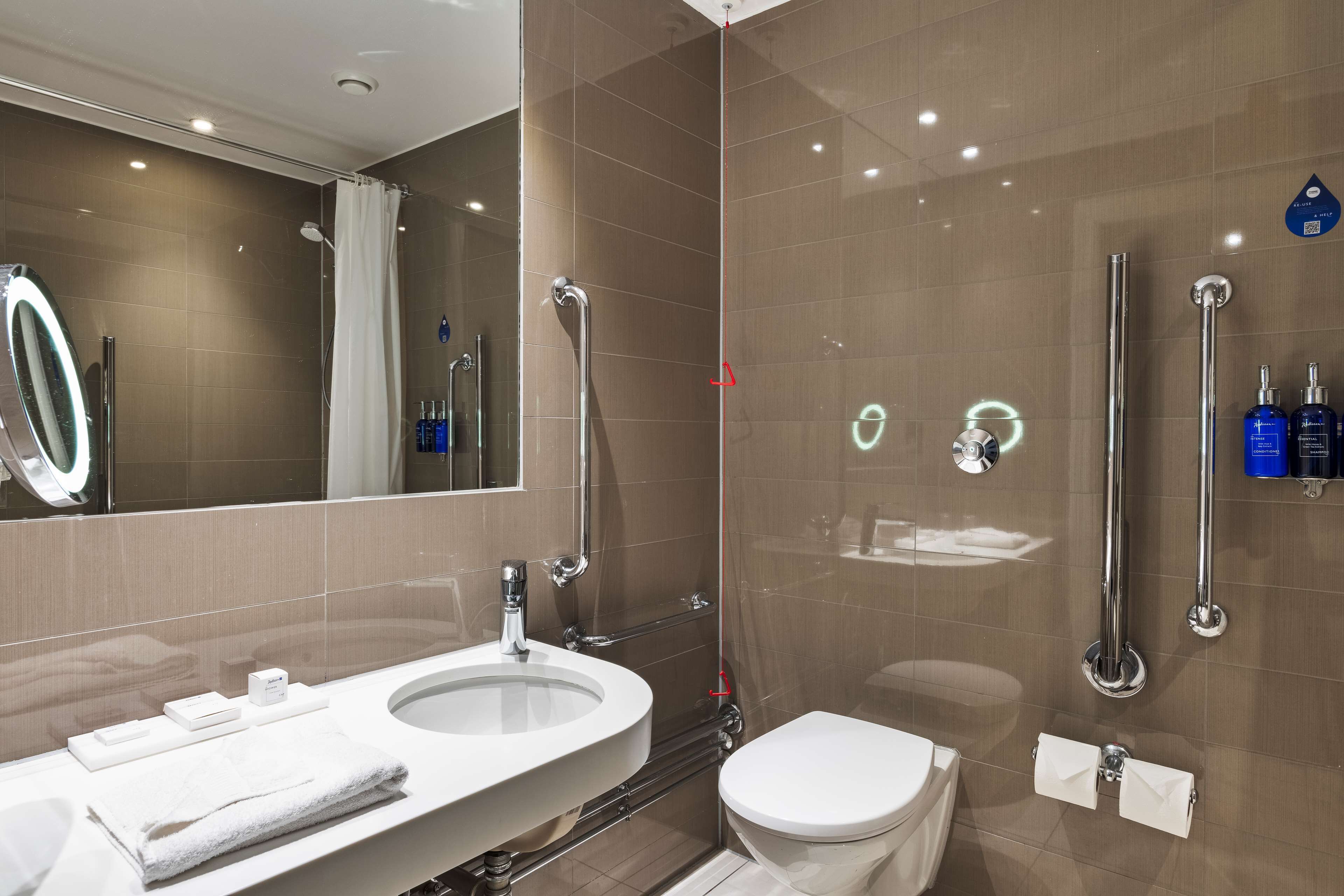 Radisson Blu Edinburgh Radisson Blu Edinburgh