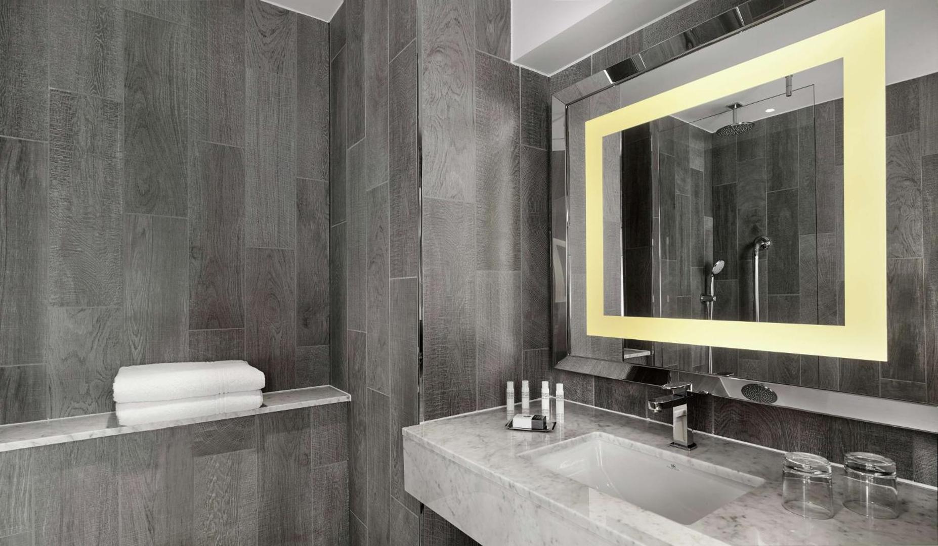 The DoubleTree by Hilton Edinburgh - Queensferry Crossing The DoubleTree by Hilton Edinburgh - Queensferry Crossing