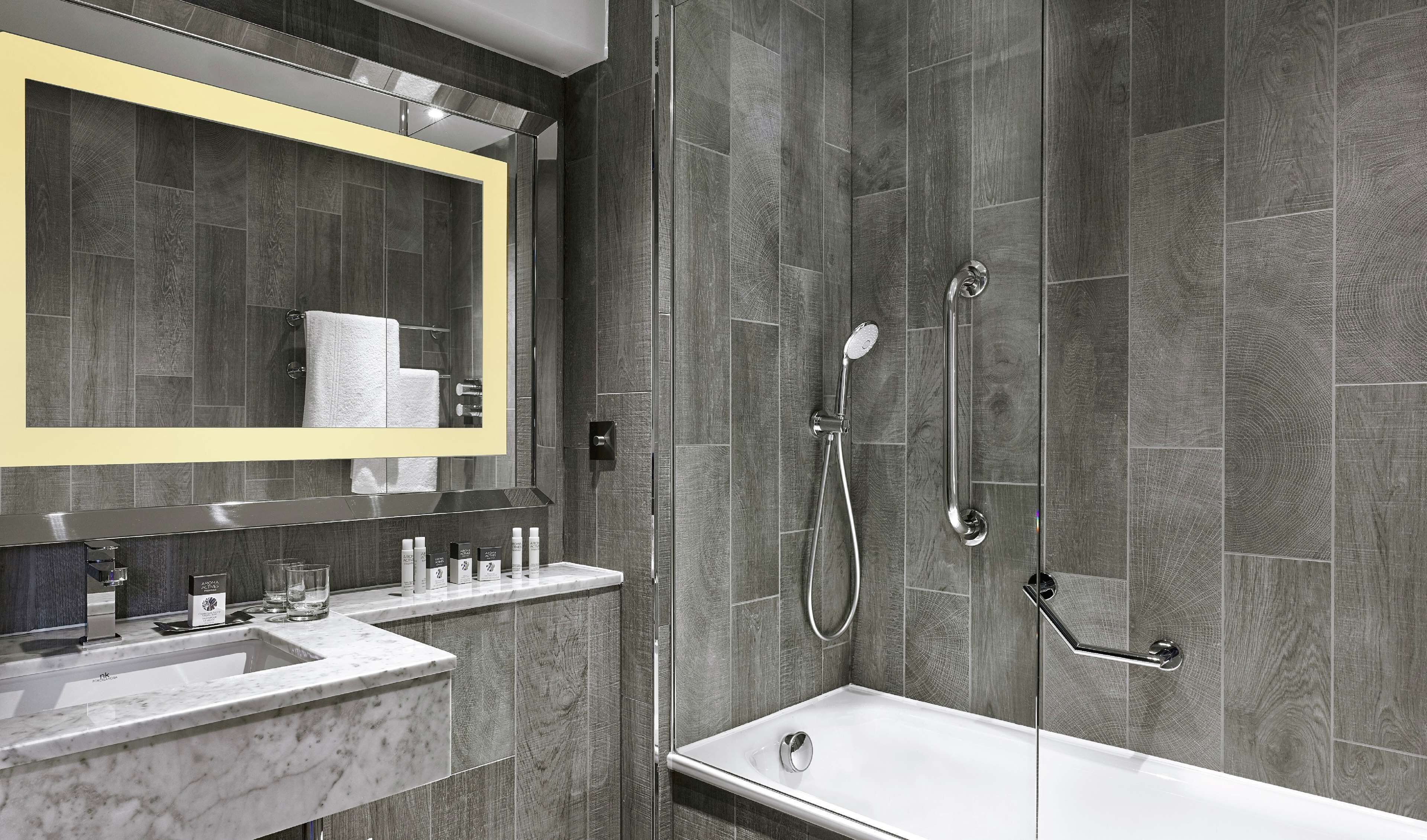 The DoubleTree by Hilton Edinburgh - Queensferry Crossing The DoubleTree by Hilton Edinburgh - Queensferry Crossing