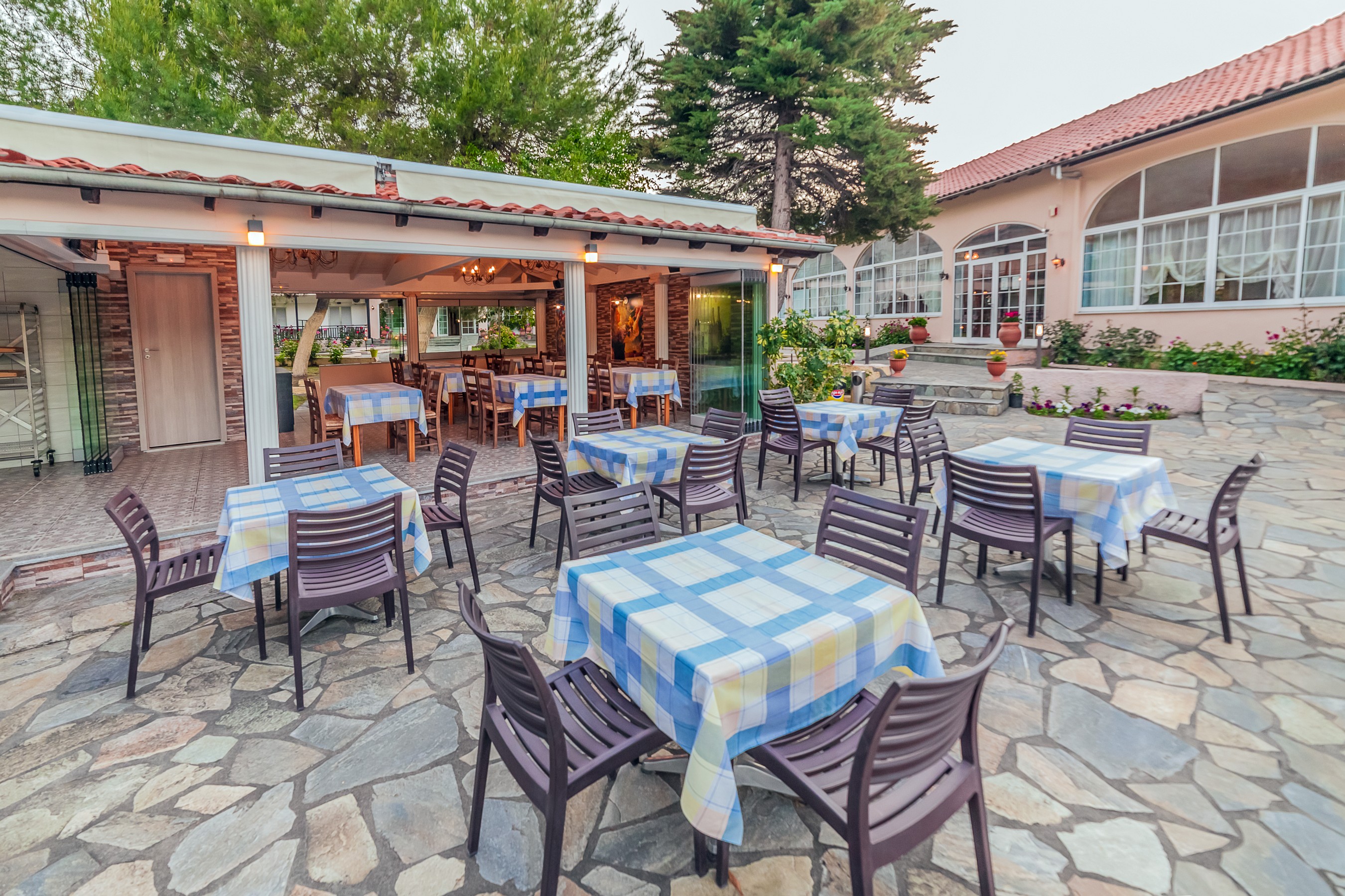 Sintrivanis Beach Hotel