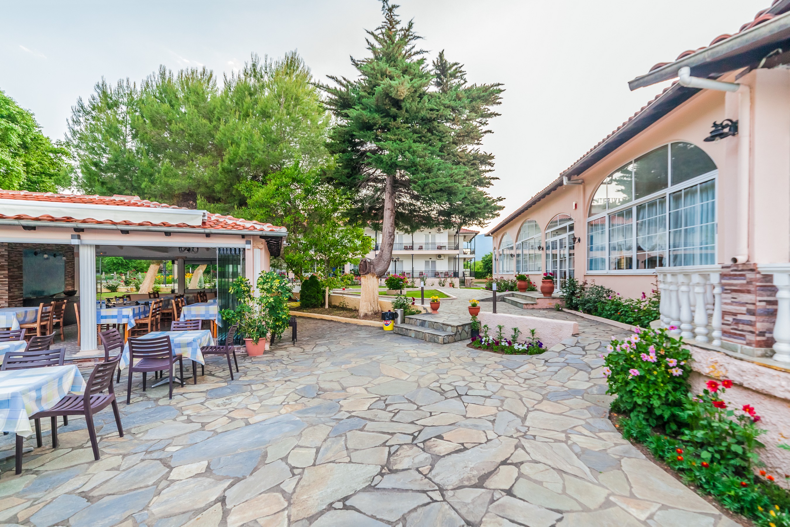 Sintrivanis Beach Hotel