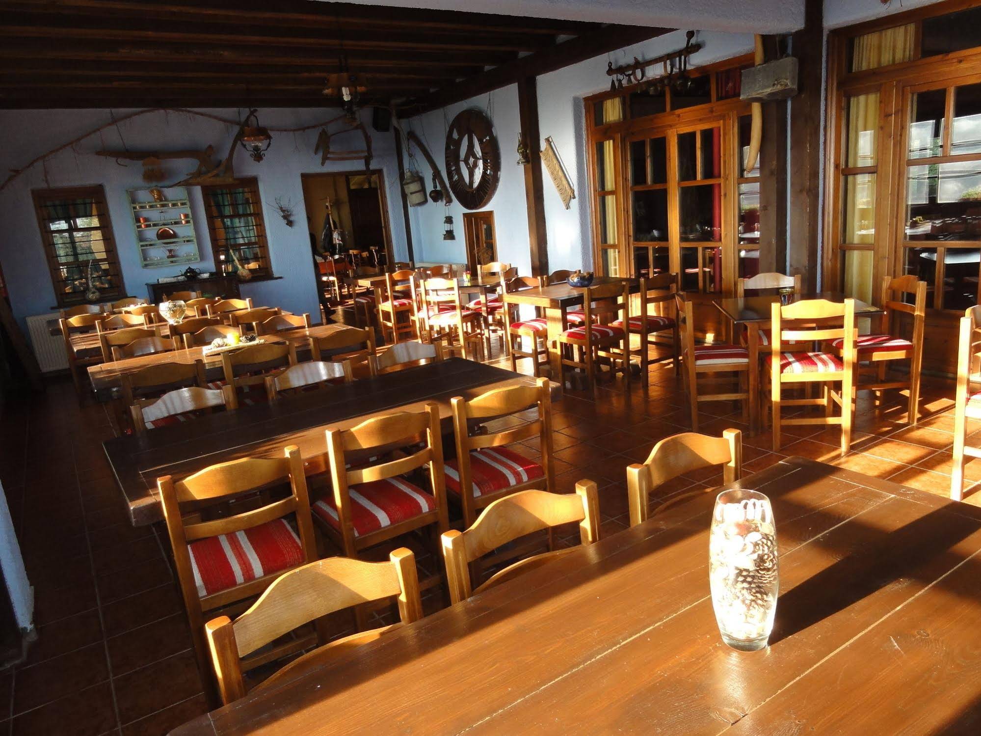 Sintrivanis Mountain Hostel Sintrivanis Mountain Hostel