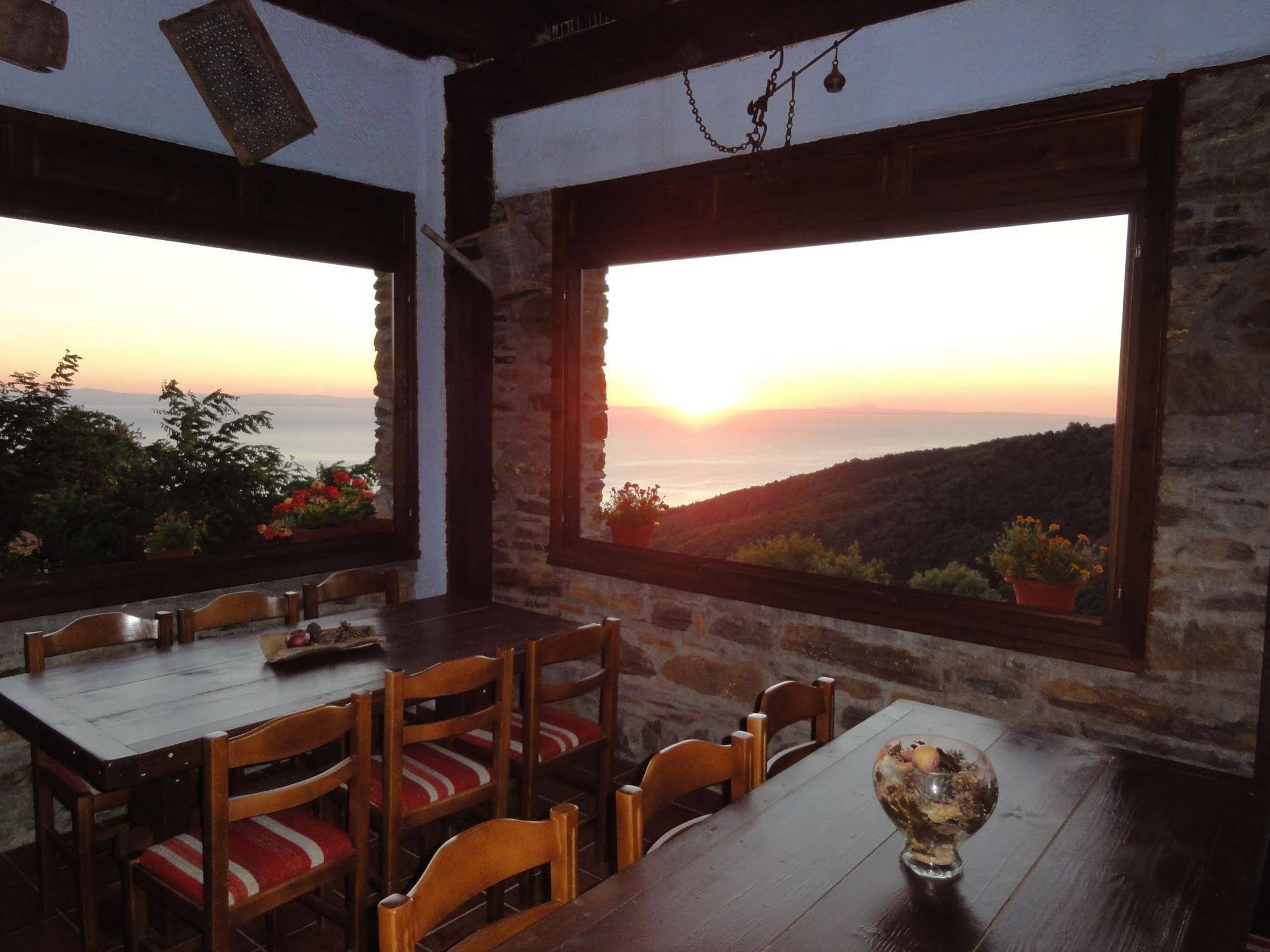 Sintrivanis Mountain Hostel Sintrivanis Mountain Hostel