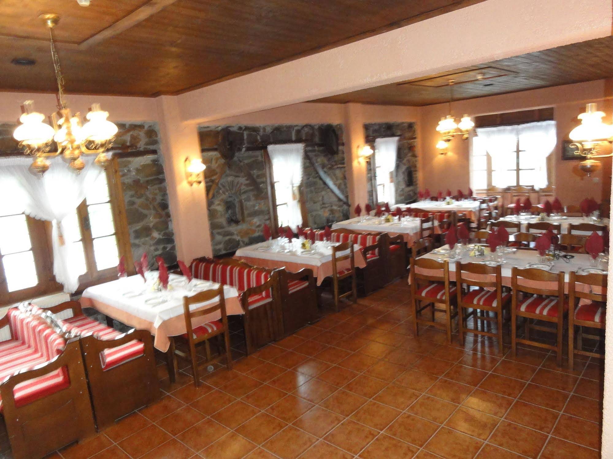 Sintrivanis Mountain Hostel Sintrivanis Mountain Hostel