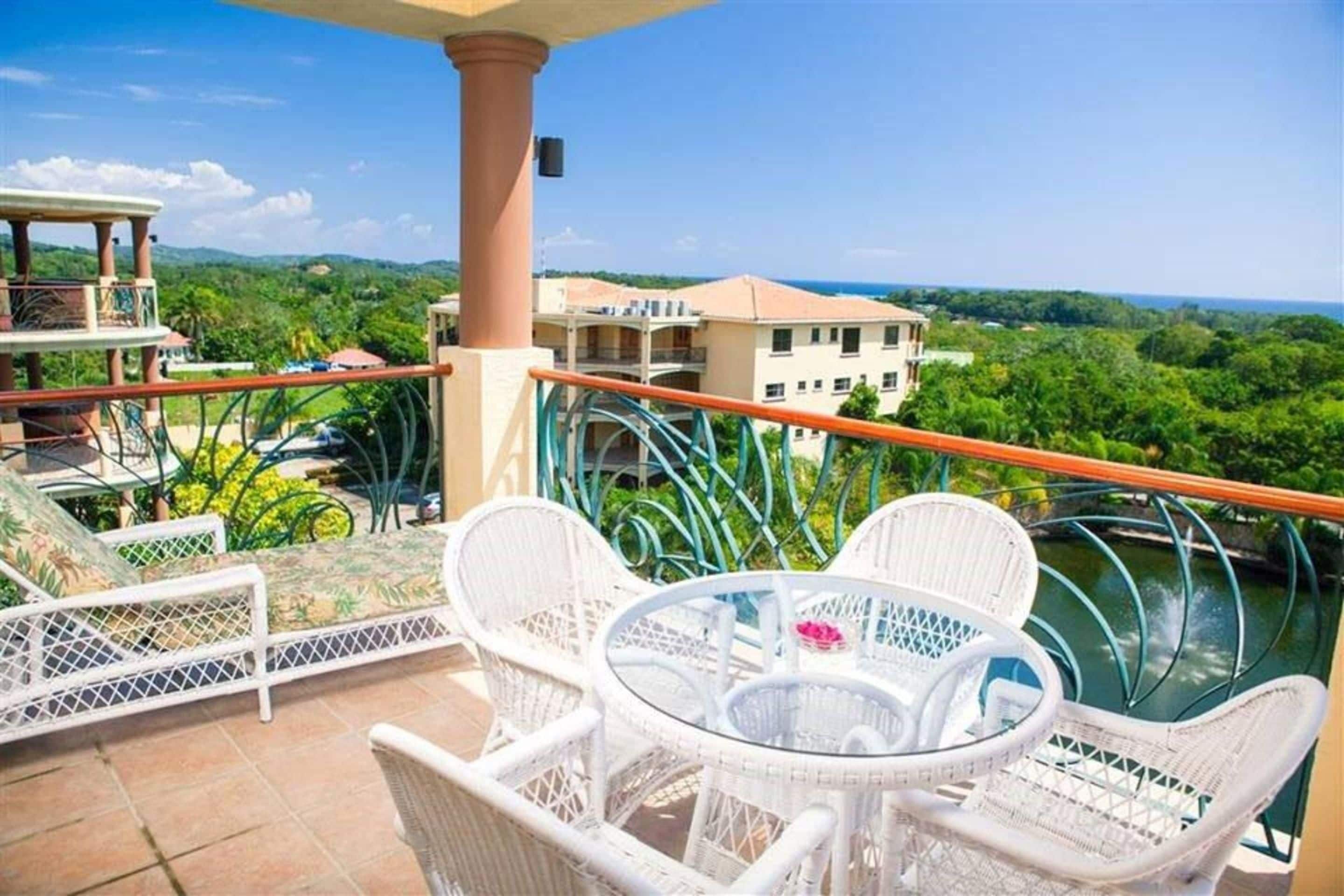 Clarion Suites Roatan at Pineapple Villas Clarion Suites Roatan at Pineapple Villas