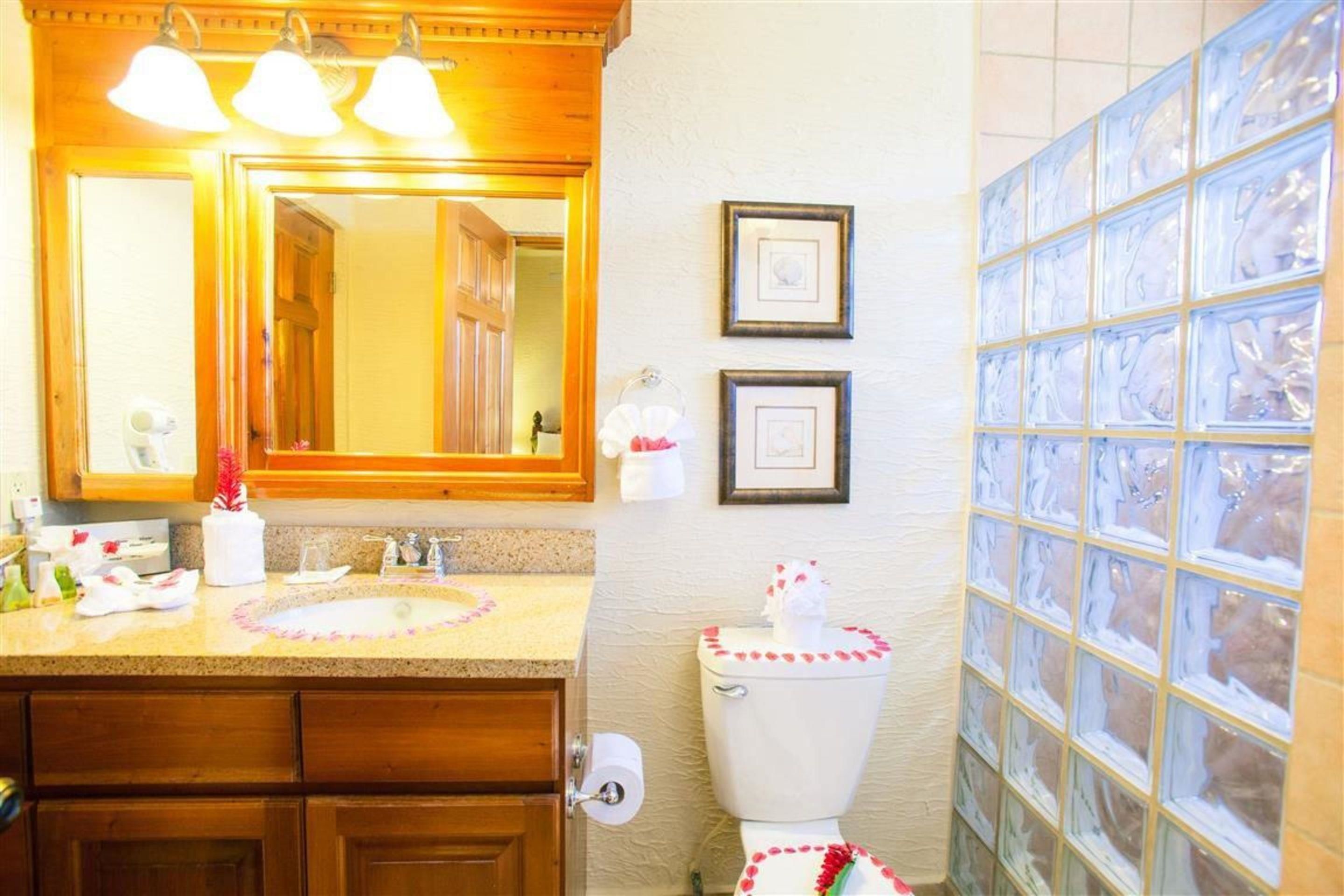 Clarion Suites Roatan at Pineapple Villas Clarion Suites Roatan at Pineapple Villas