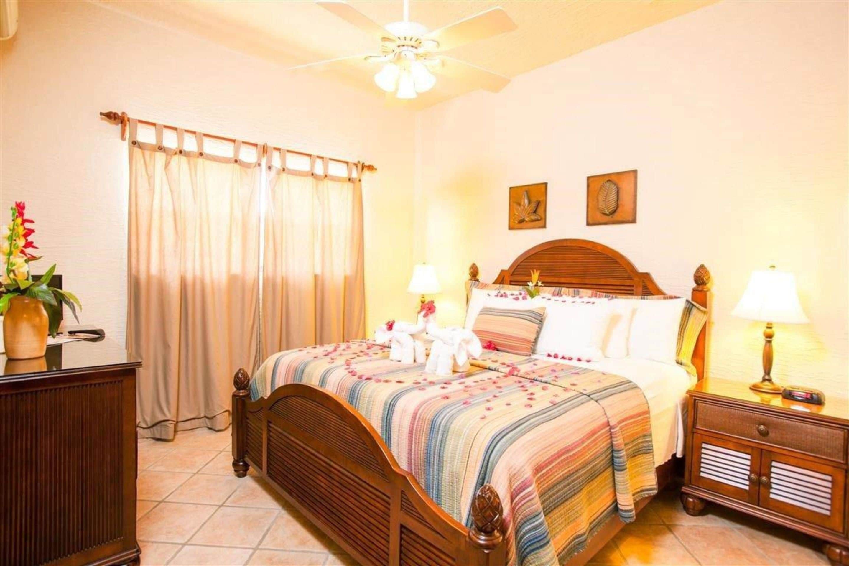 Clarion Suites Roatan at Pineapple Villas Clarion Suites Roatan at Pineapple Villas