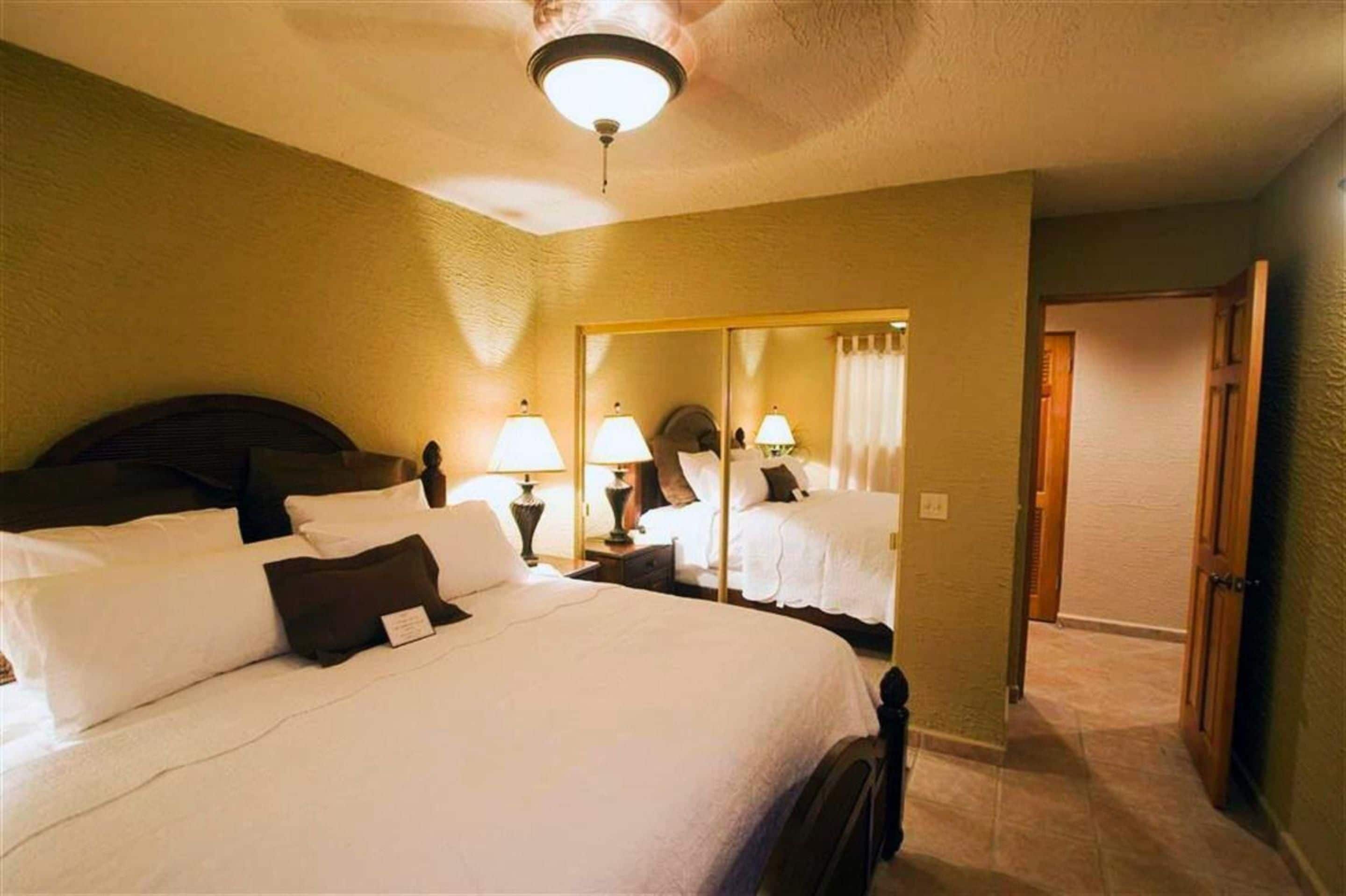 Clarion Suites Roatan at Pineapple Villas Clarion Suites Roatan at Pineapple Villas