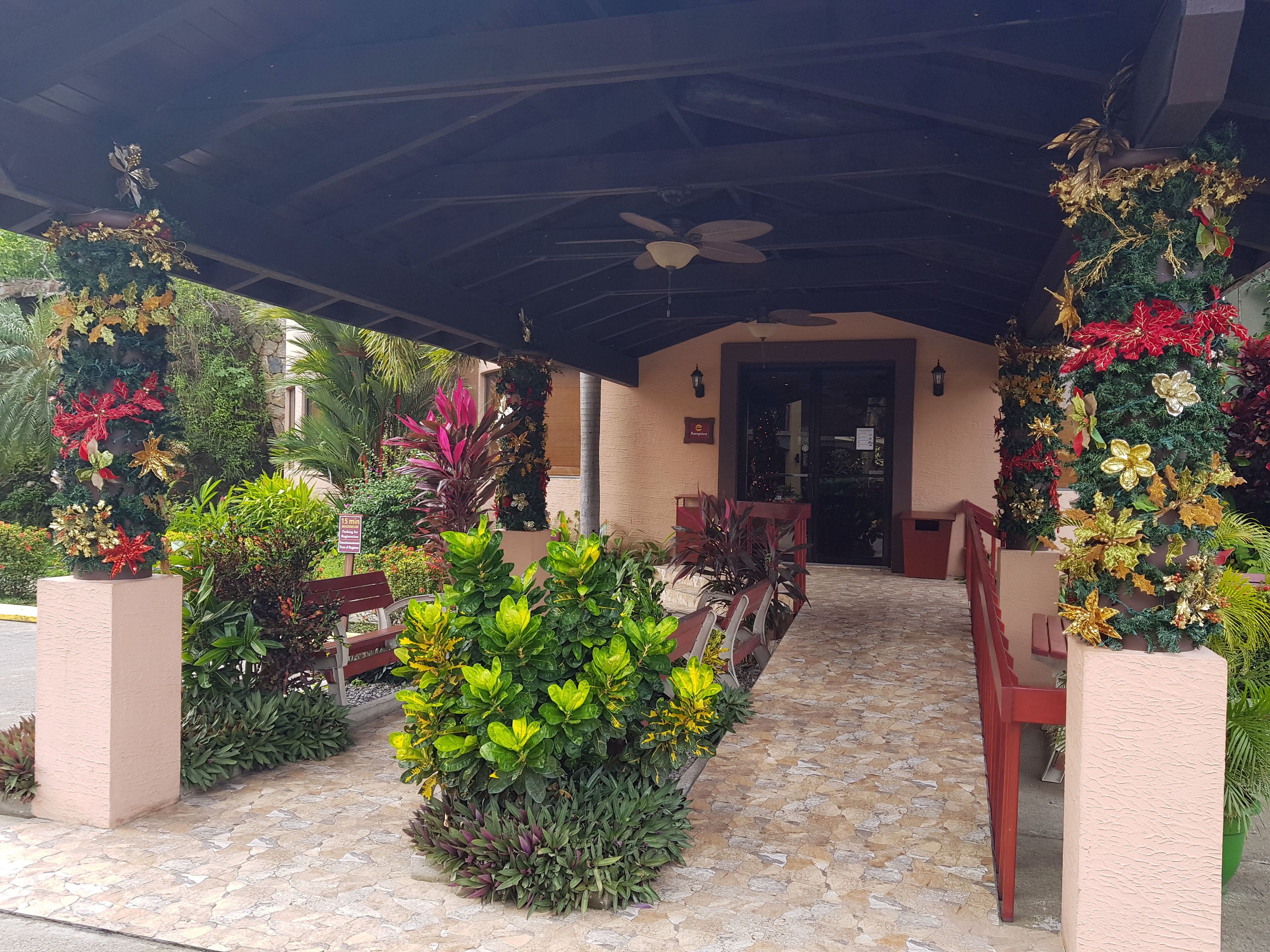 Clarion Suites Roatan at Pineapple Villas Clarion Suites Roatan at Pineapple Villas
