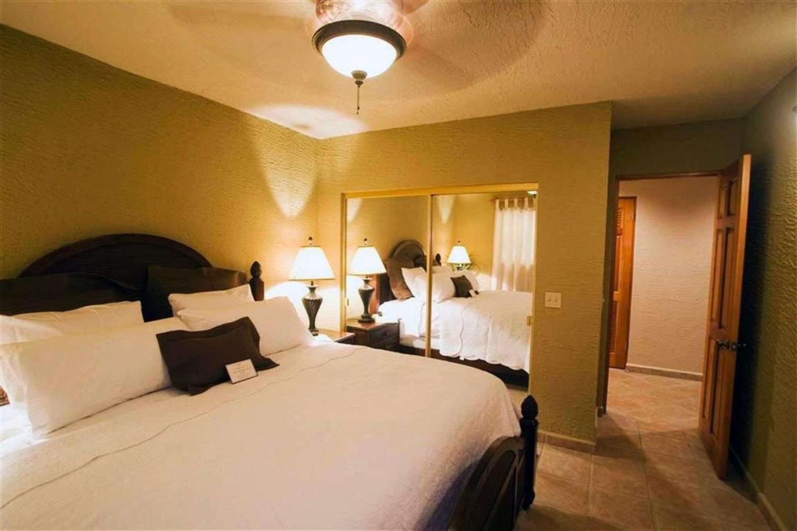 Clarion Suites Roatan at Pineapple Villas Clarion Suites Roatan at Pineapple Villas