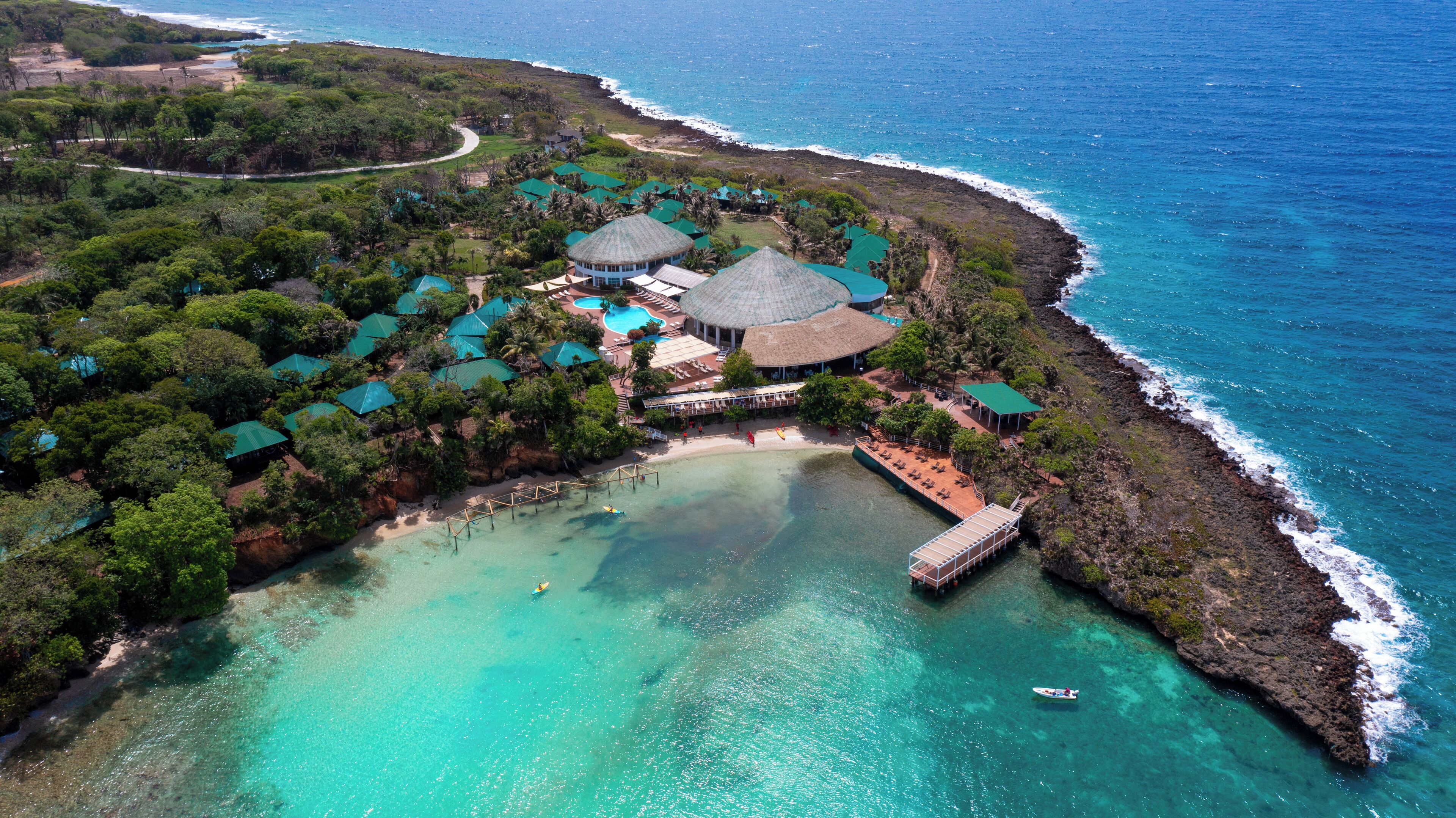 Hotel Roatán Media Luna Resort Affiliated by Meliá Hotel Roatán Media Luna Resort Affiliated by Meliá