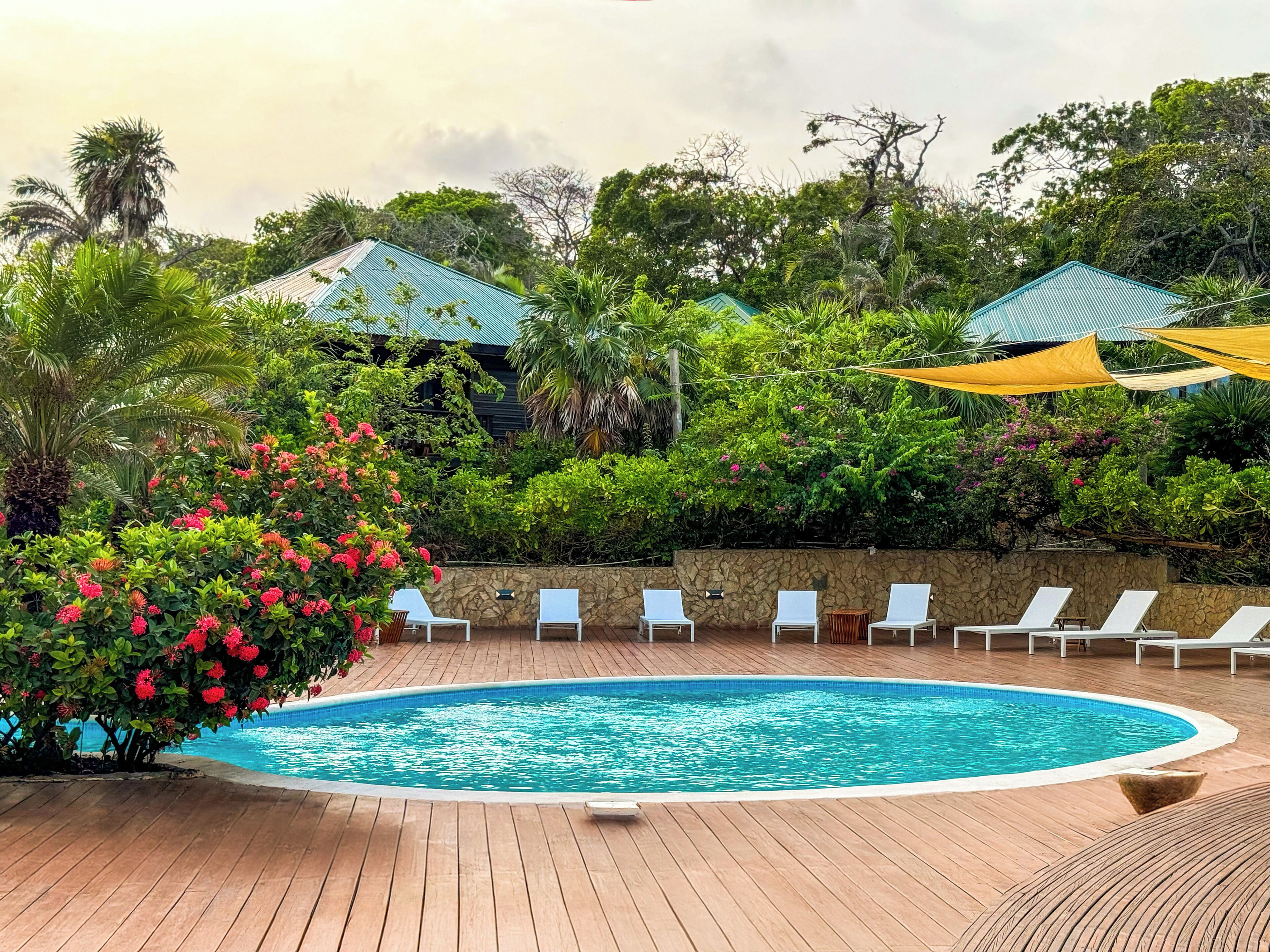 Hotel Roatán Media Luna Resort Affiliated by Meliá Hotel Roatán Media Luna Resort Affiliated by Meliá