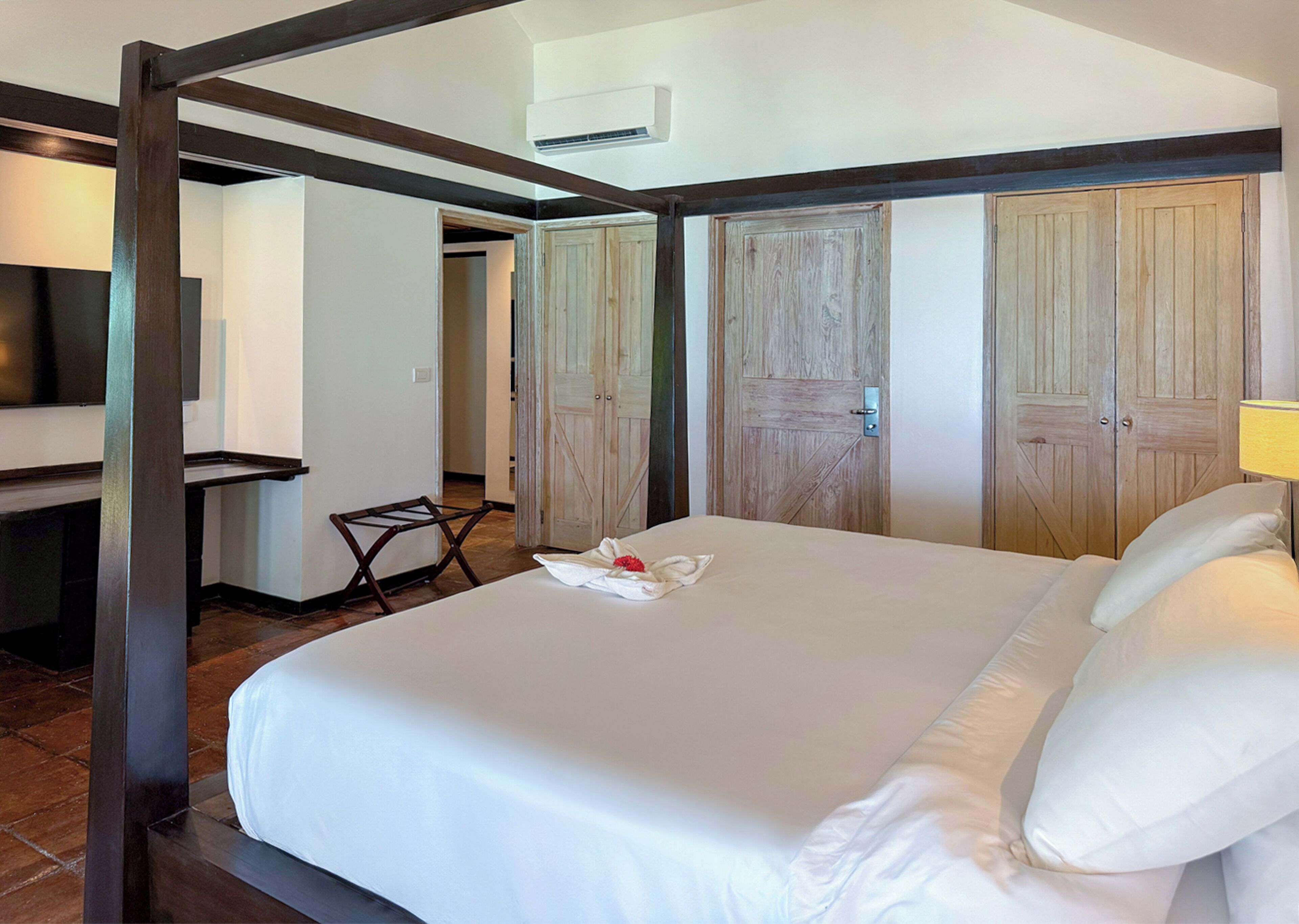 Hotel Roatán Media Luna Resort Affiliated by Meliá Hotel Roatán Media Luna Resort Affiliated by Meliá