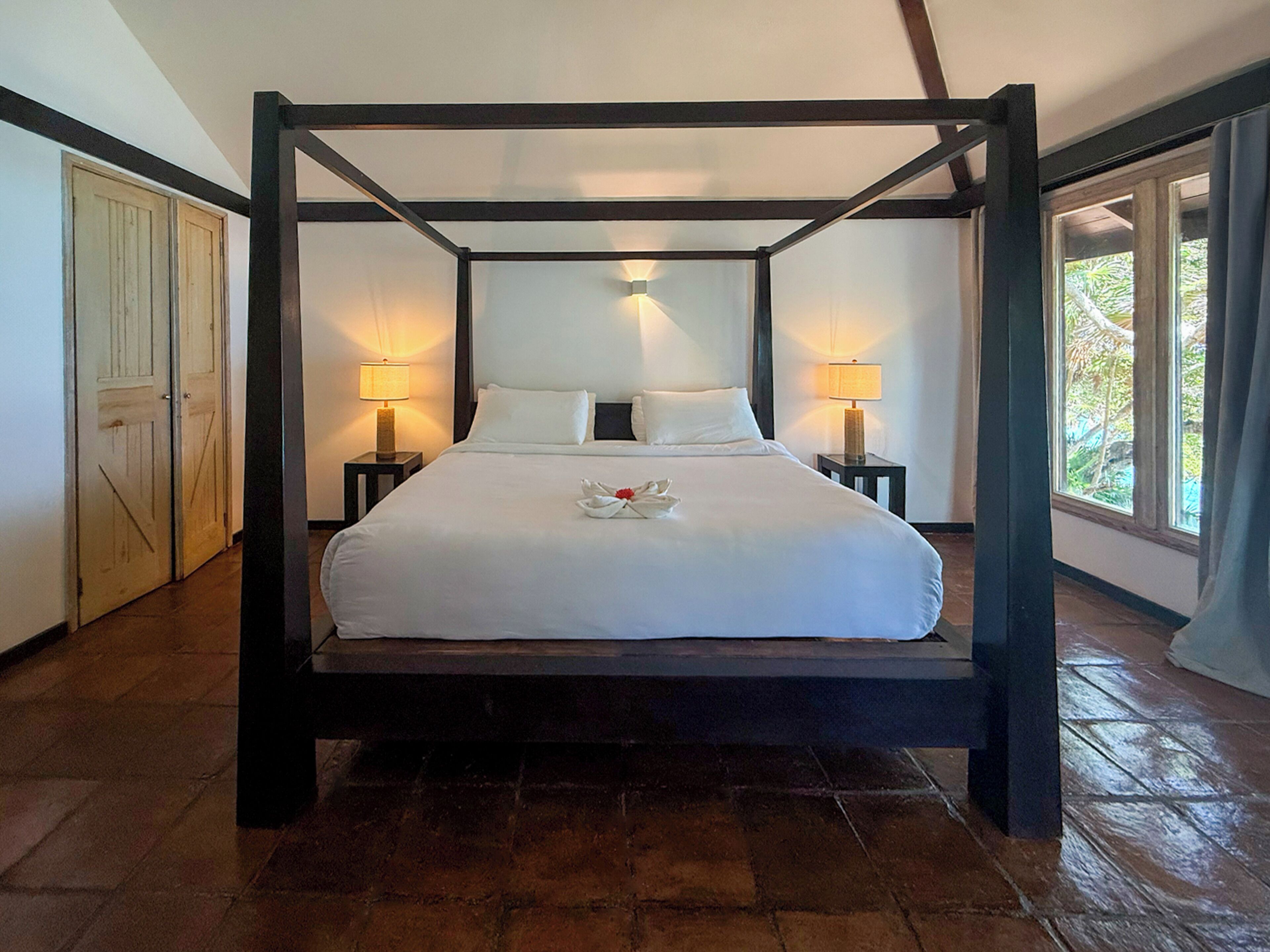 Hotel Roatán Media Luna Resort Affiliated by Meliá Hotel Roatán Media Luna Resort Affiliated by Meliá