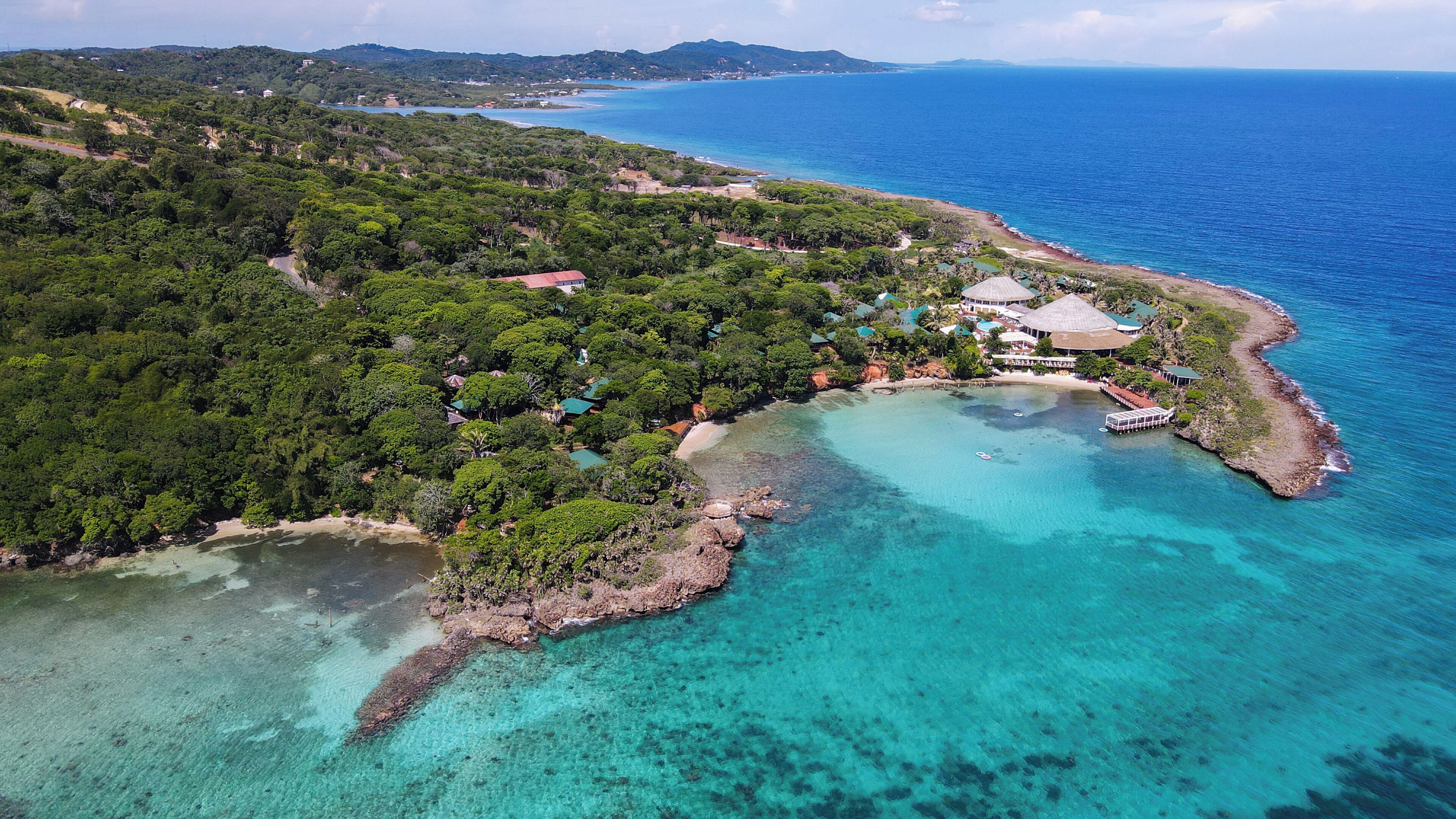 Hotel Roatán Media Luna Resort Affiliated by Meliá Hotel Roatán Media Luna Resort Affiliated by Meliá