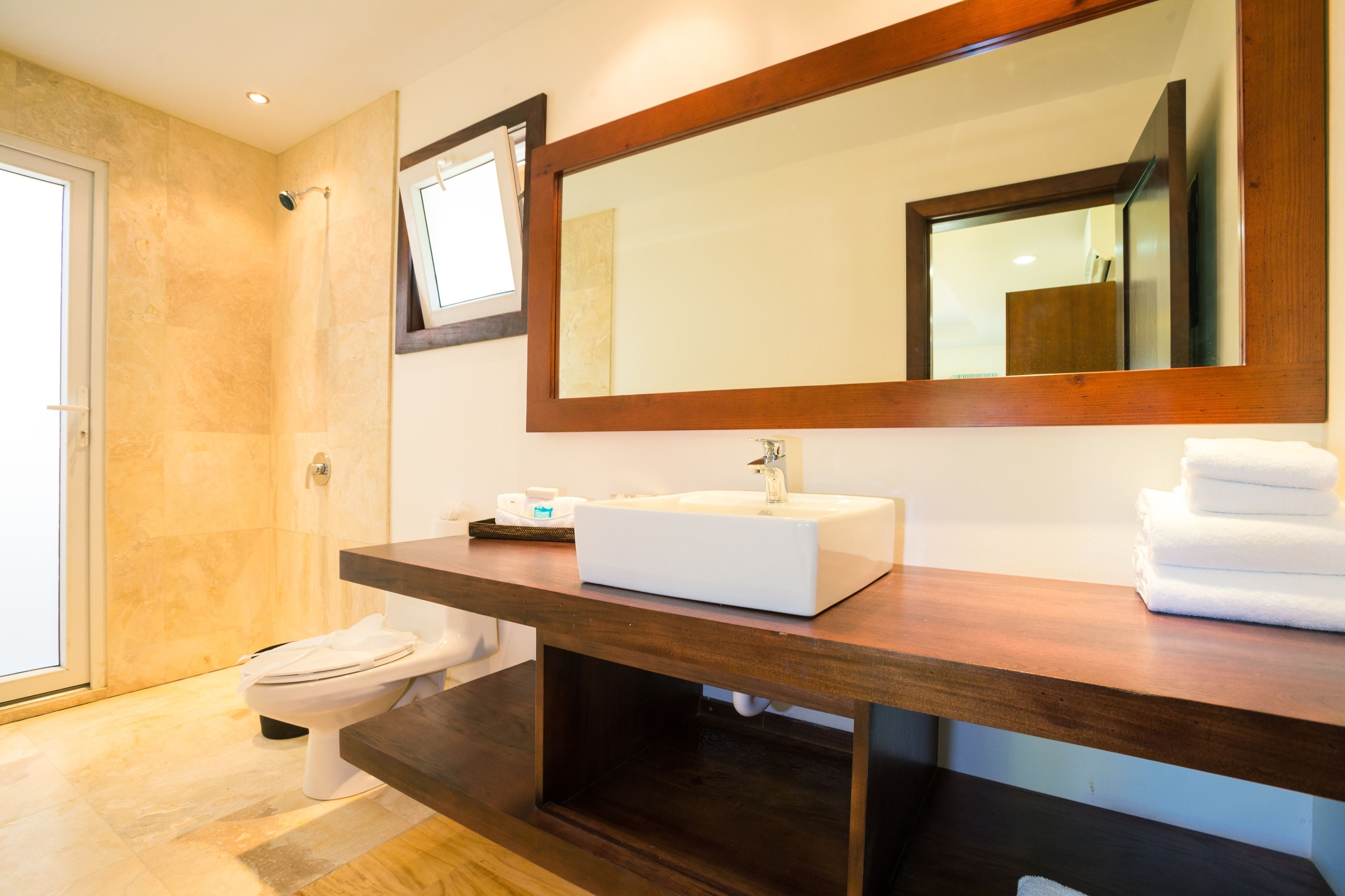 Kimpton Grand Roatán Resort & Spa Kimpton Grand Roatán Resort & Spa