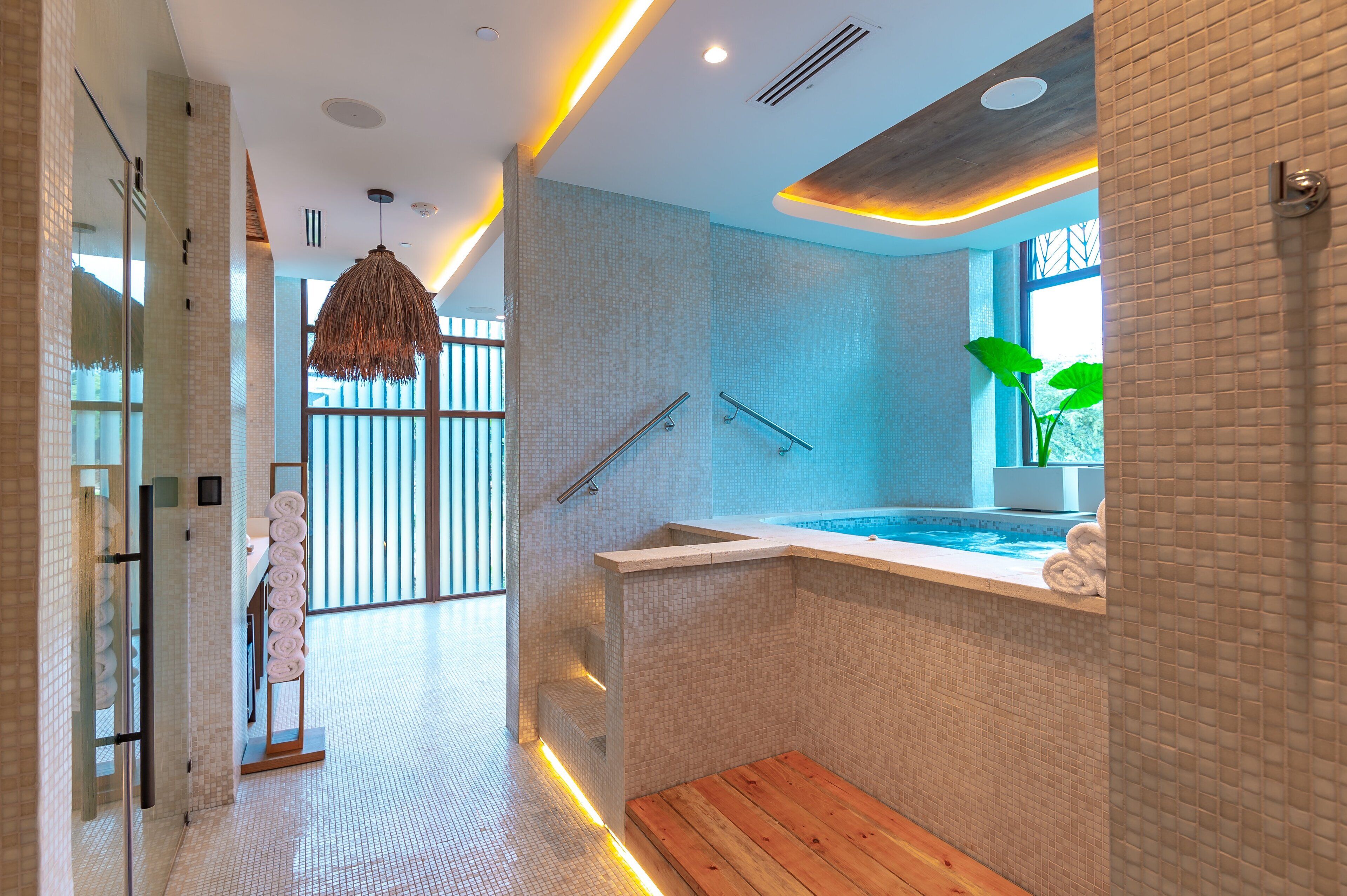 Kimpton Grand Roatán Resort & Spa Kimpton Grand Roatán Resort & Spa
