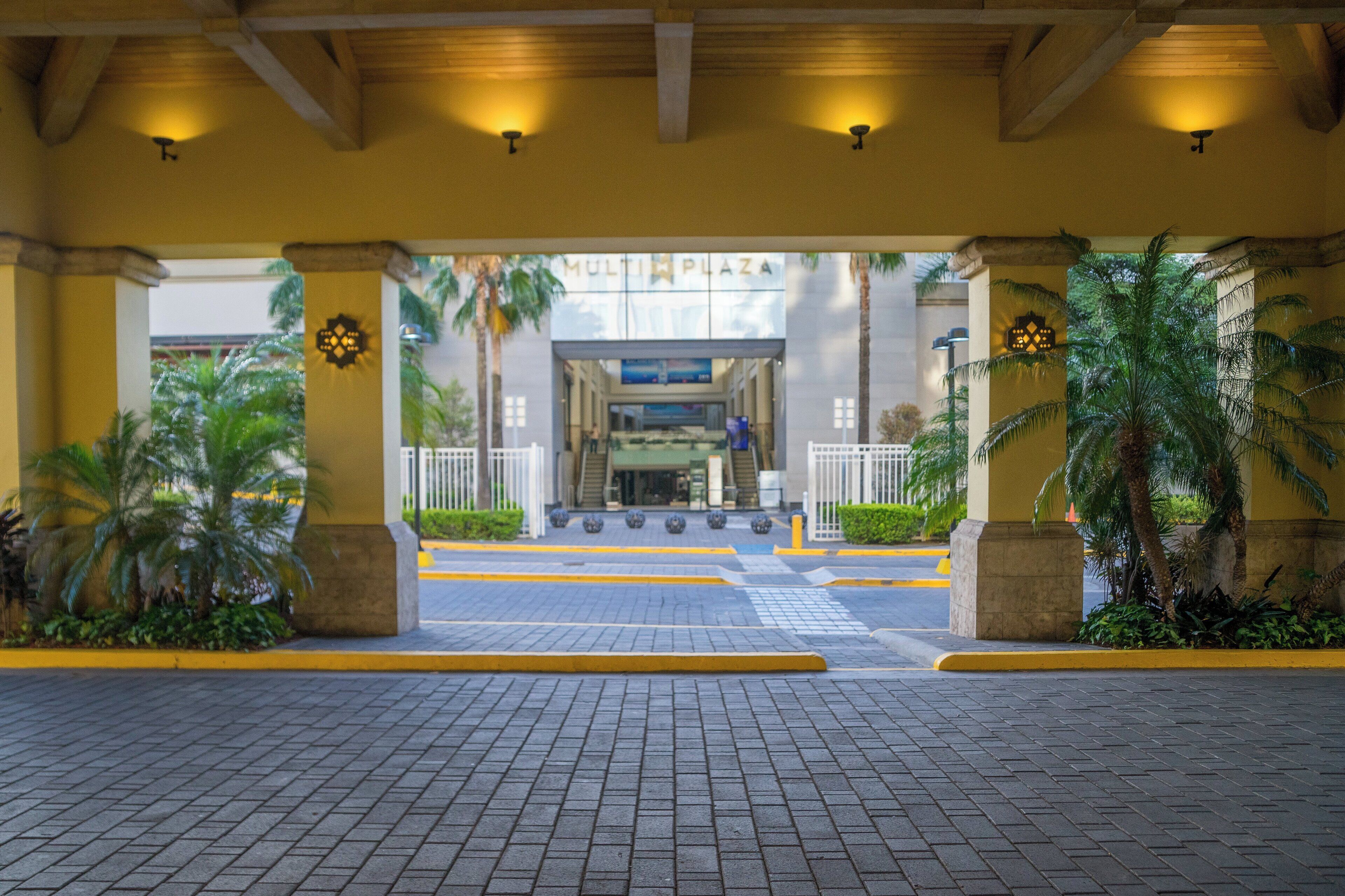 InterContinental Tegucigalpa at Multiplaza Mall InterContinental Tegucigalpa at Multiplaza Mall