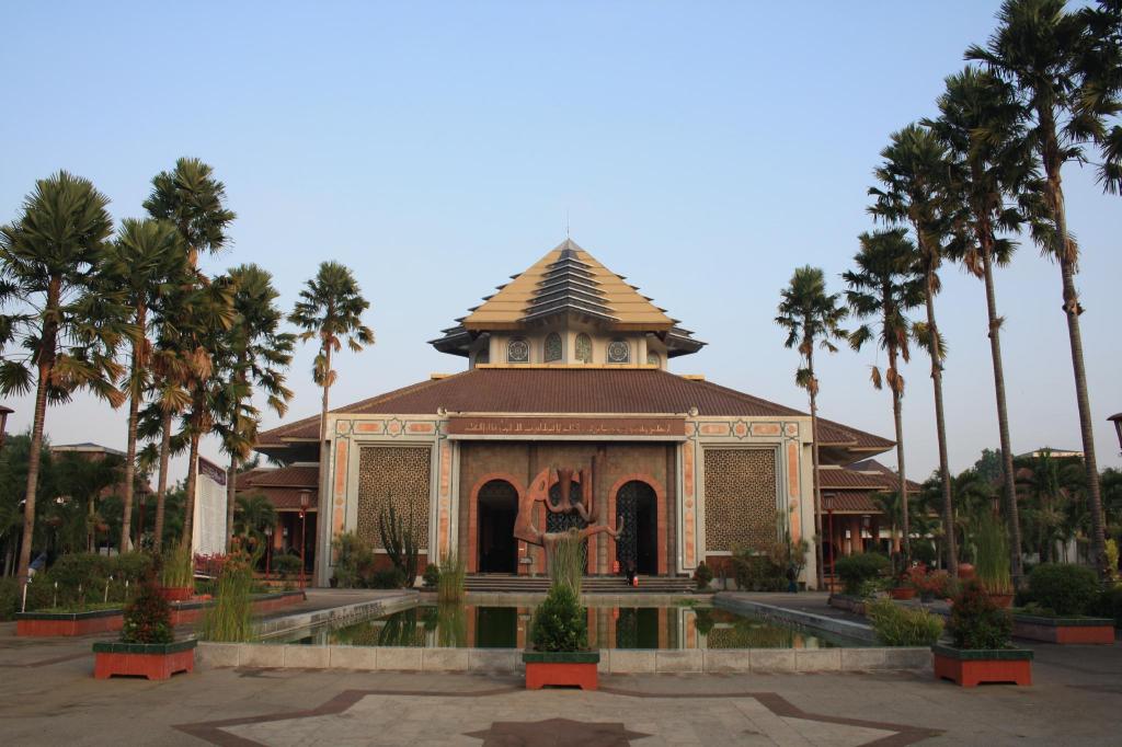 Merapi Merbabu Hotel Yogyakarta Powered by Archipelago Merapi Merbabu Hotel Yogyakarta Powered by Archipelago