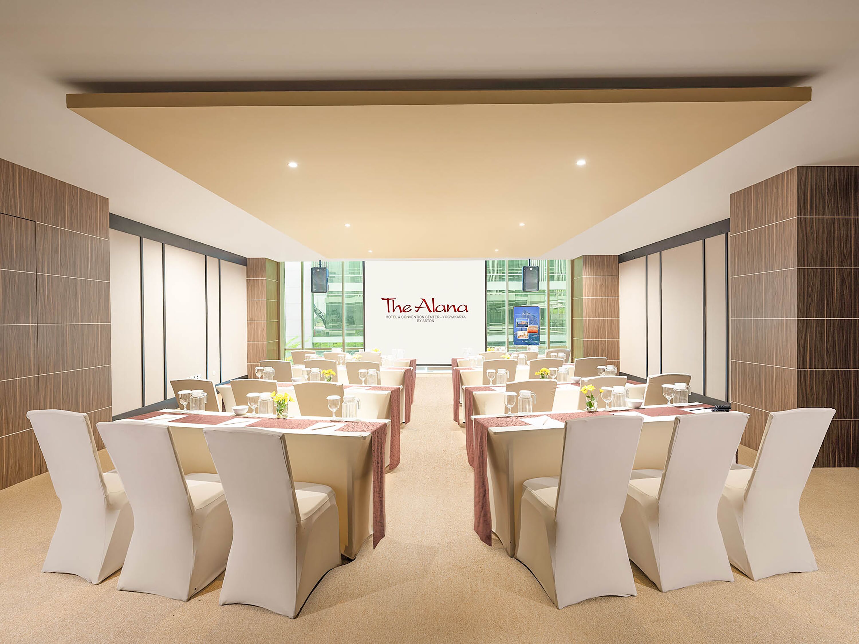 The Alana Yogyakarta Hotel & Convention Center The Alana Yogyakarta Hotel & Convention Center