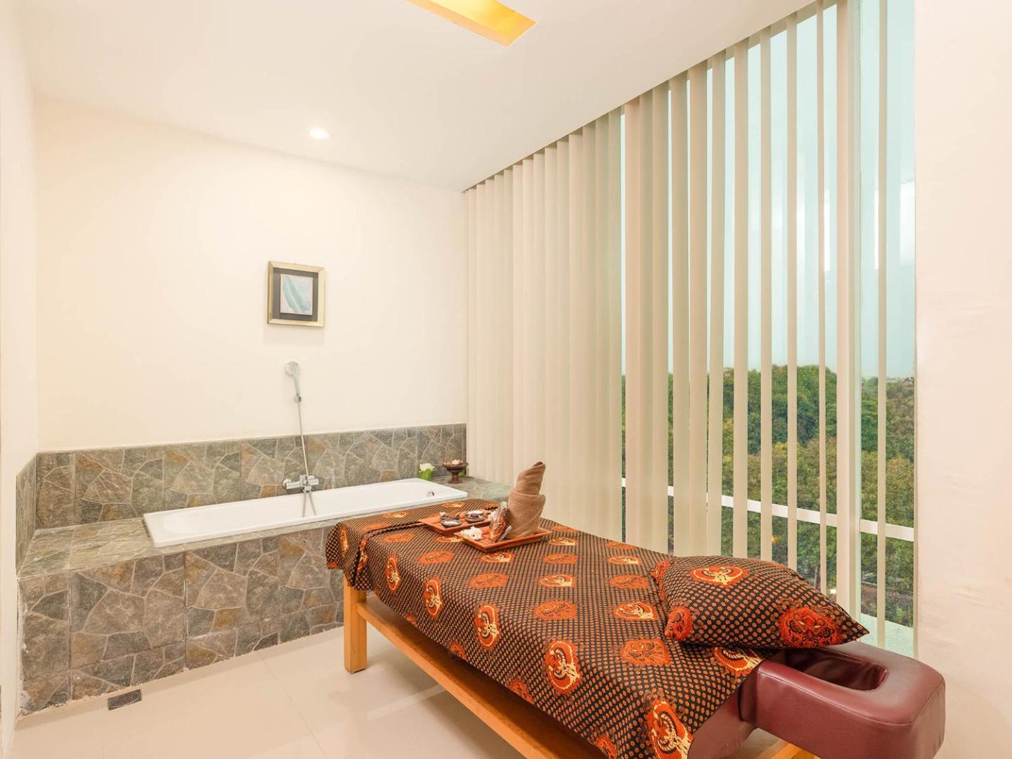 The Alana Yogyakarta Hotel & Convention Center The Alana Yogyakarta Hotel & Convention Center