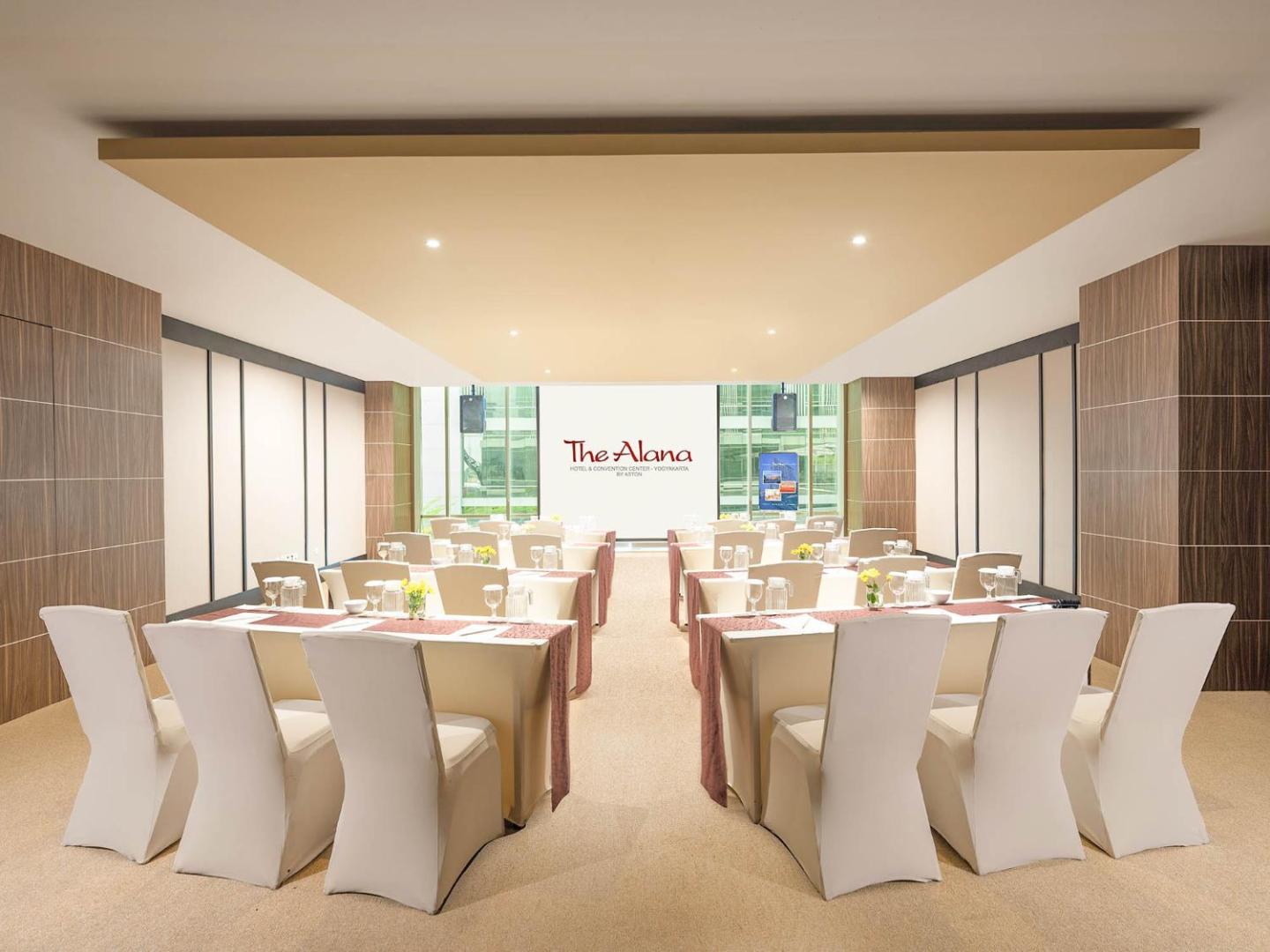 The Alana Yogyakarta Hotel & Convention Center The Alana Yogyakarta Hotel & Convention Center