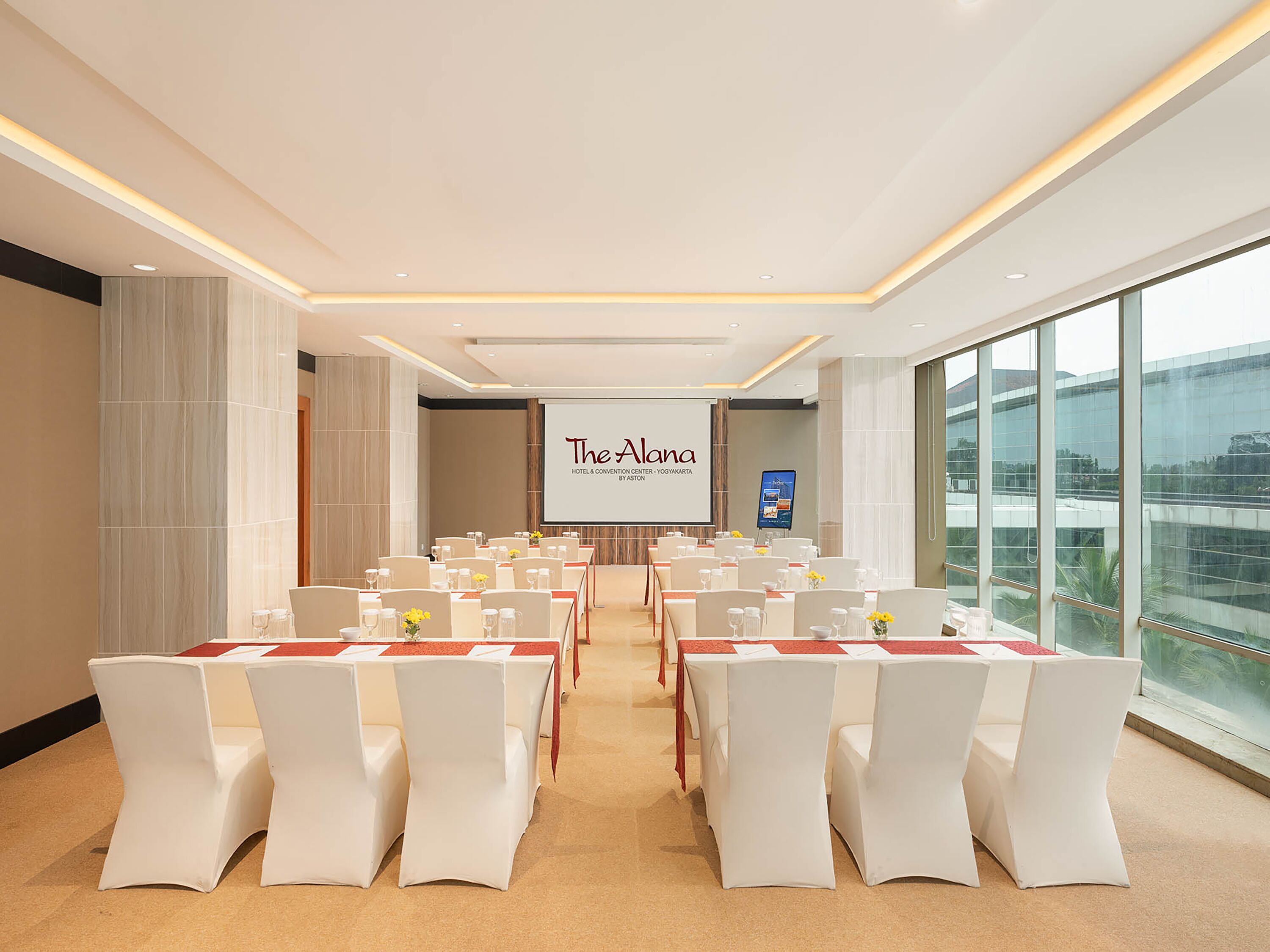 The Alana Yogyakarta Hotel & Convention Center The Alana Yogyakarta Hotel & Convention Center