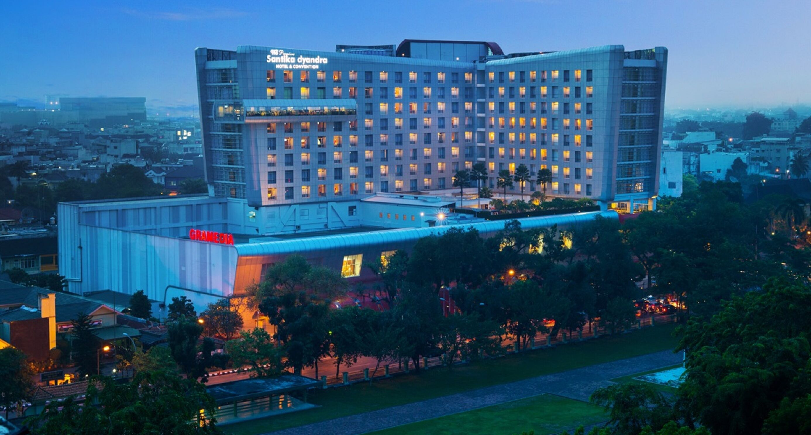 Santika Premiere Dyandra Hotel & Convention Medan Santika Premiere Dyandra Hotel & Convention Medan