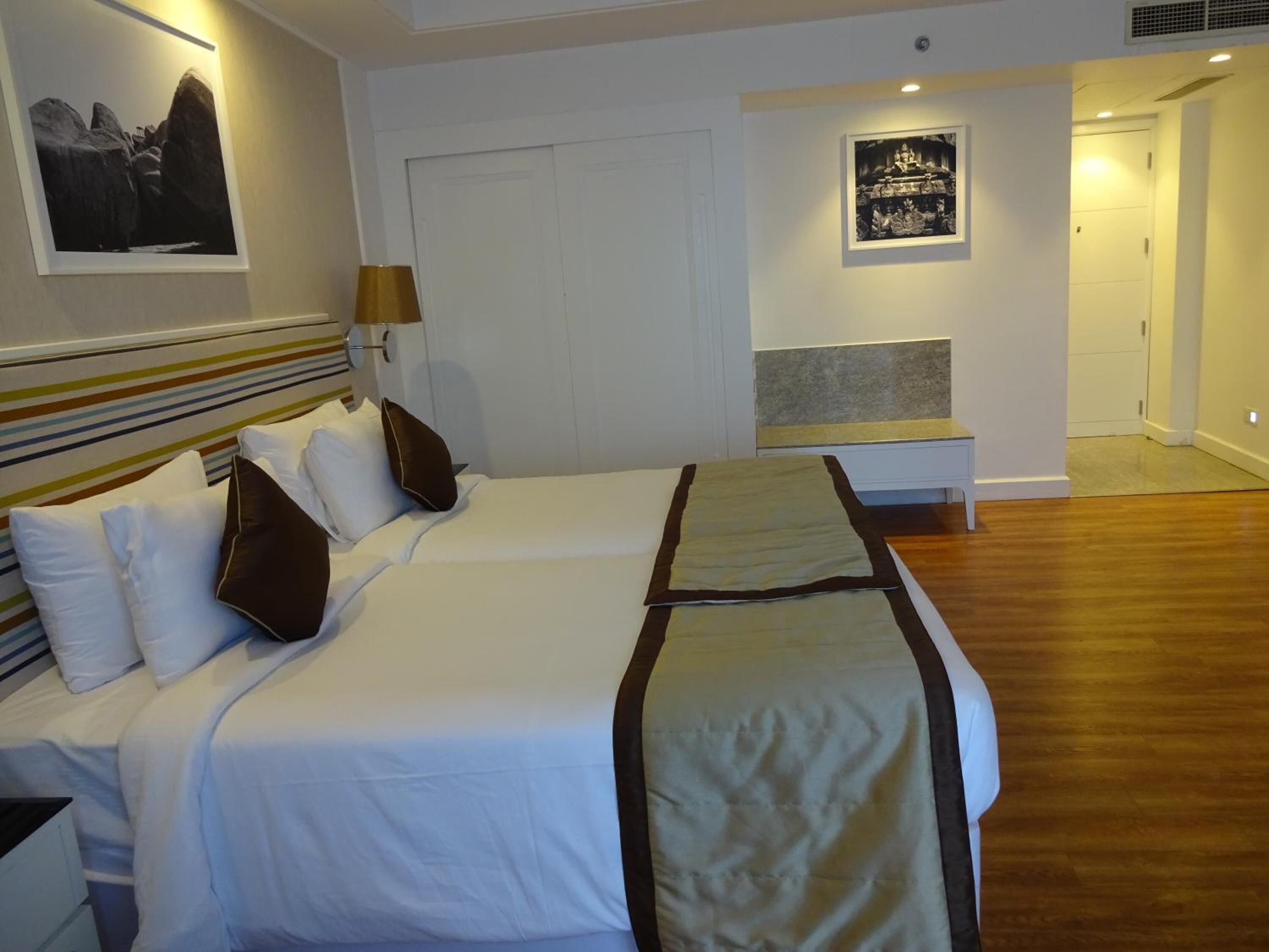 Amanora The Fern Pune Series by Marriott