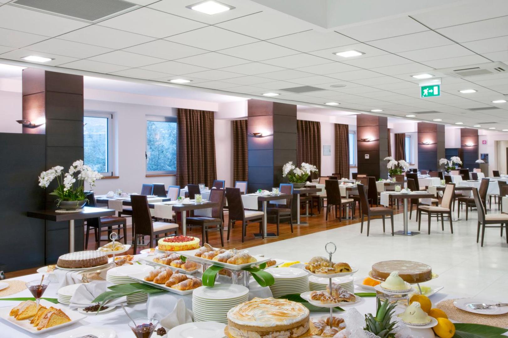 Holiday Inn Salerno - Cava de' Tirreni Holiday Inn Salerno - Cava de' Tirreni