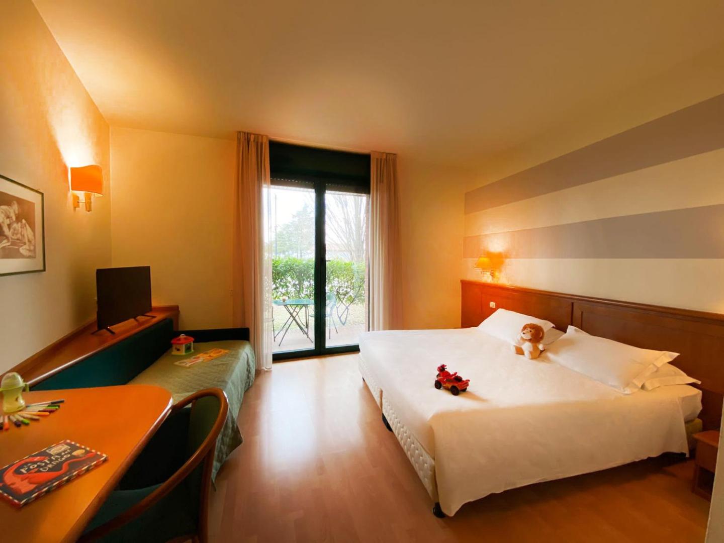 Phi Hotel Emilia Phi Hotel Emilia