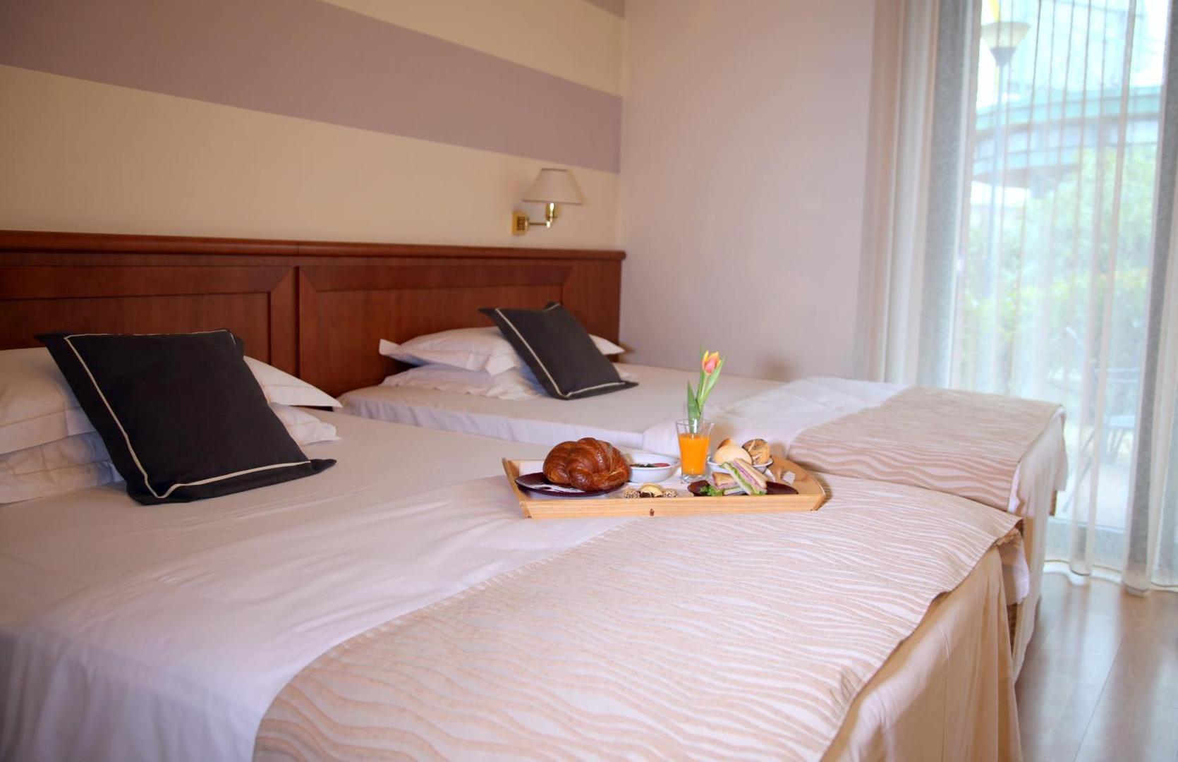 Phi Hotel Emilia Phi Hotel Emilia