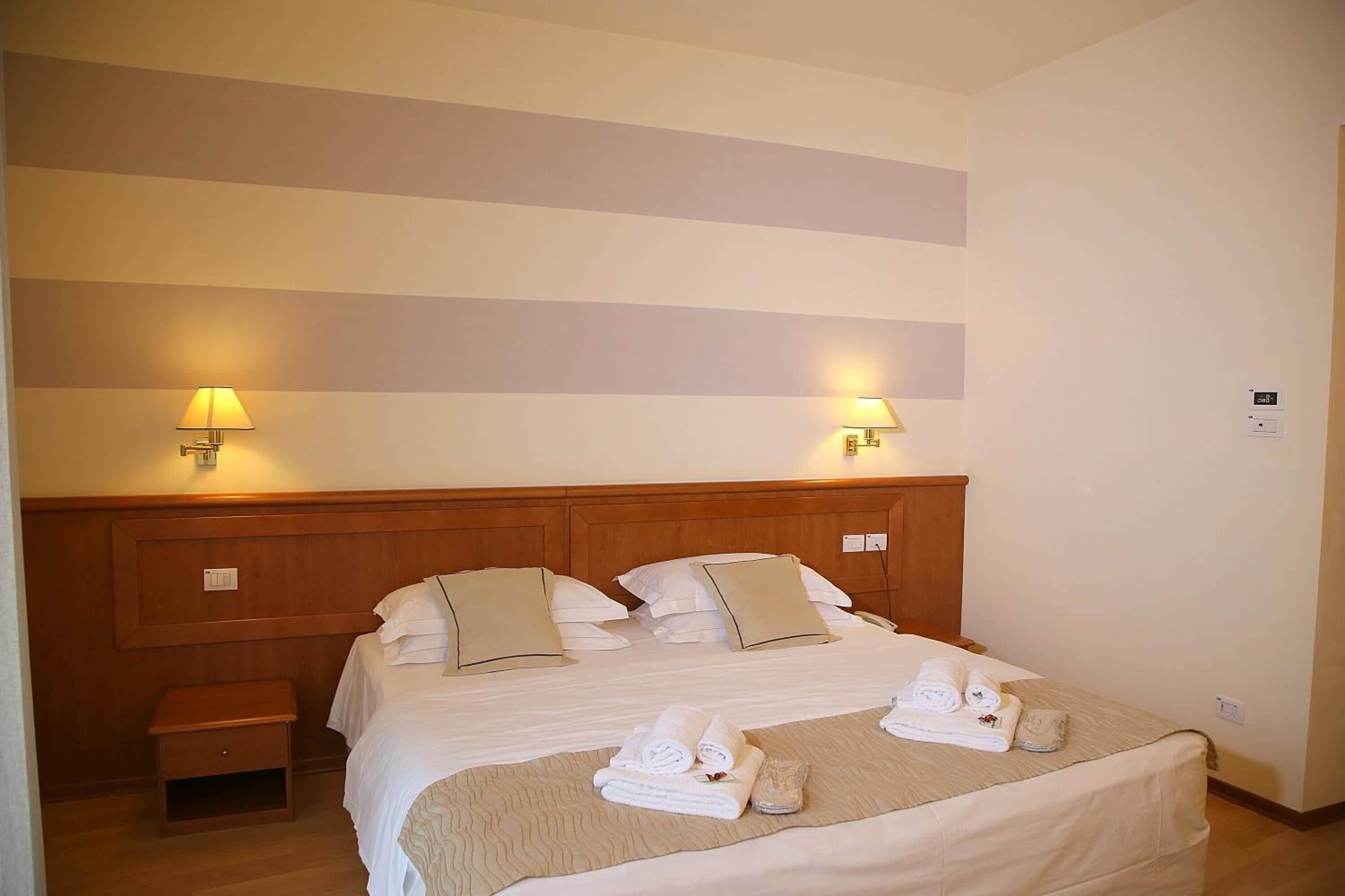 Phi Hotel Emilia Phi Hotel Emilia
