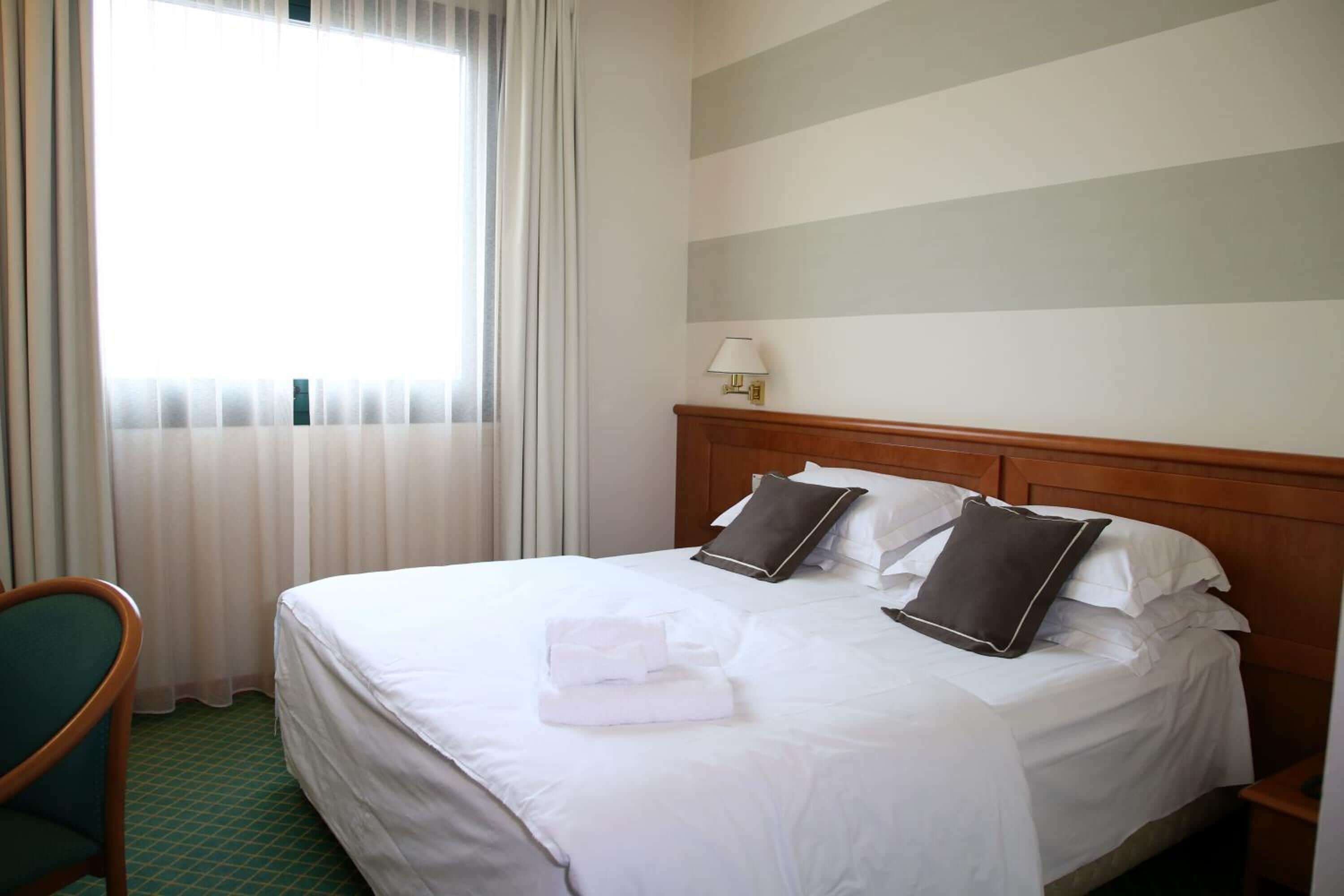 Phi Hotel Emilia Phi Hotel Emilia